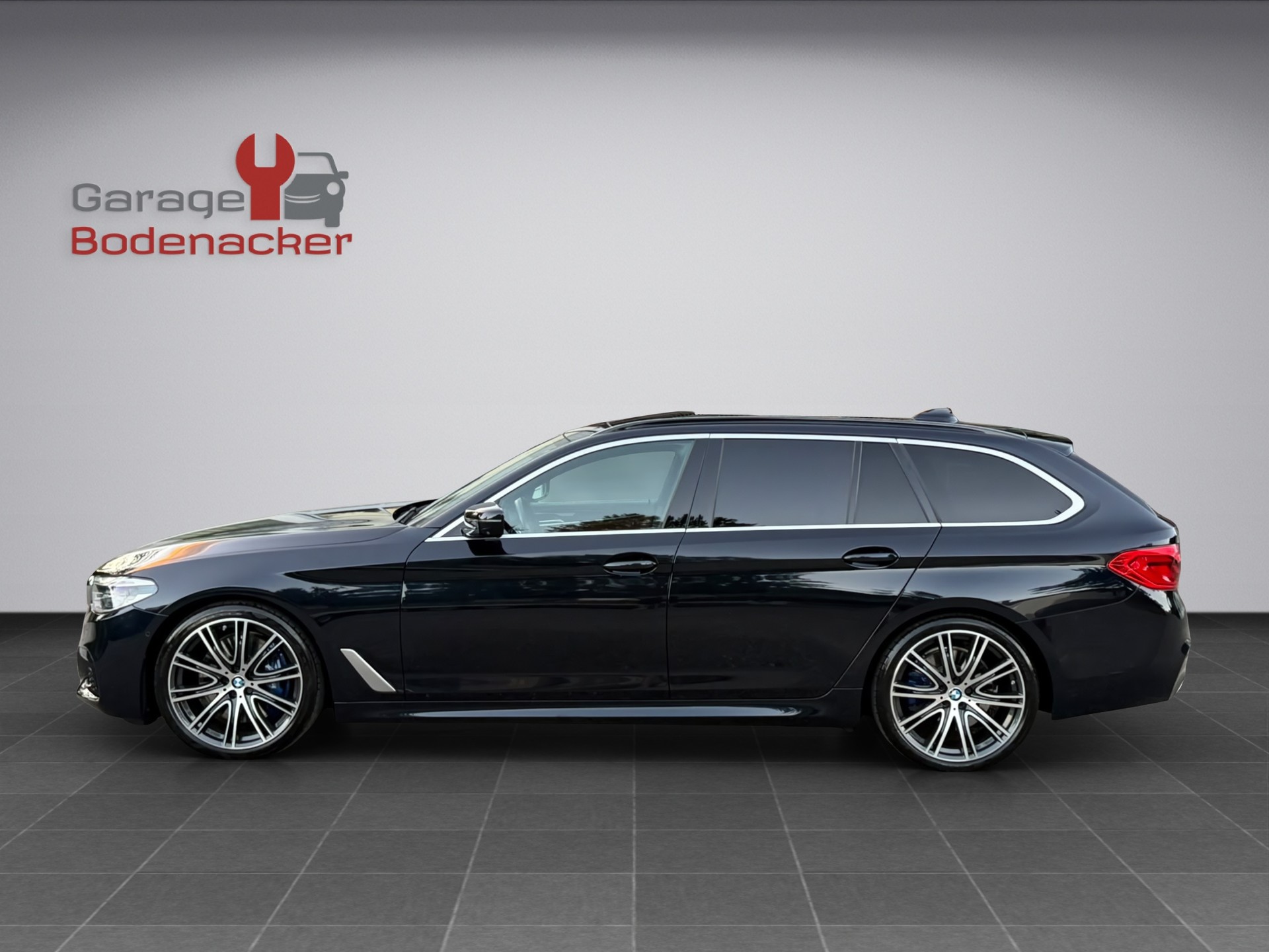 BMW 540i xDrive Touring Steptronic * M Sport Paket * Individual *-image-2