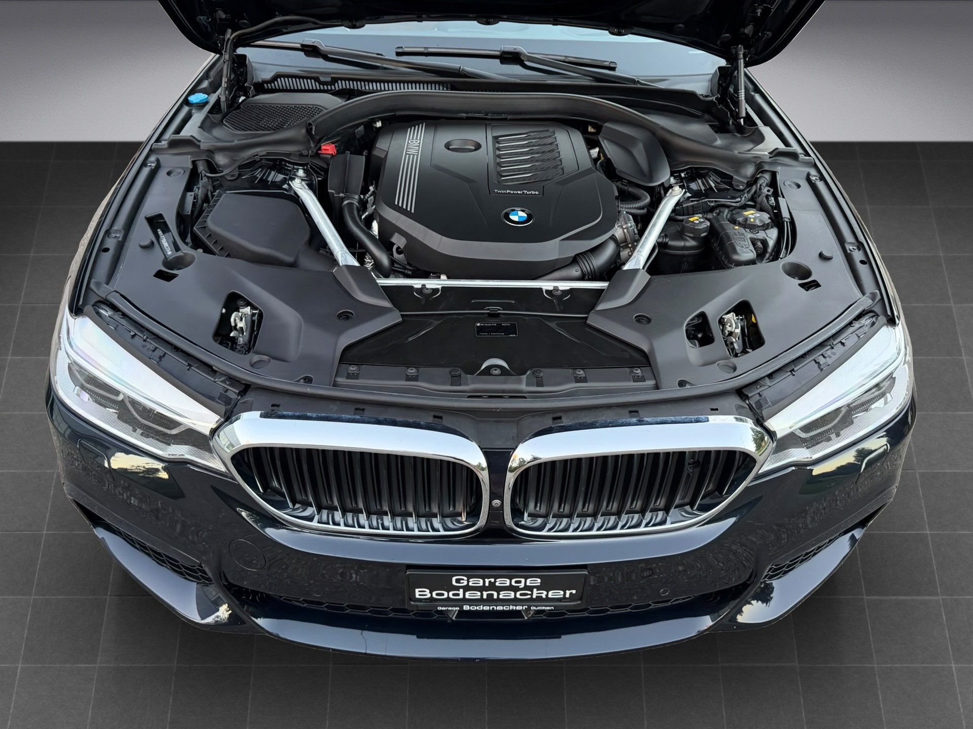 BMW 540i xDrive Touring Steptronic * M Sport Paket * Individual *-image-15