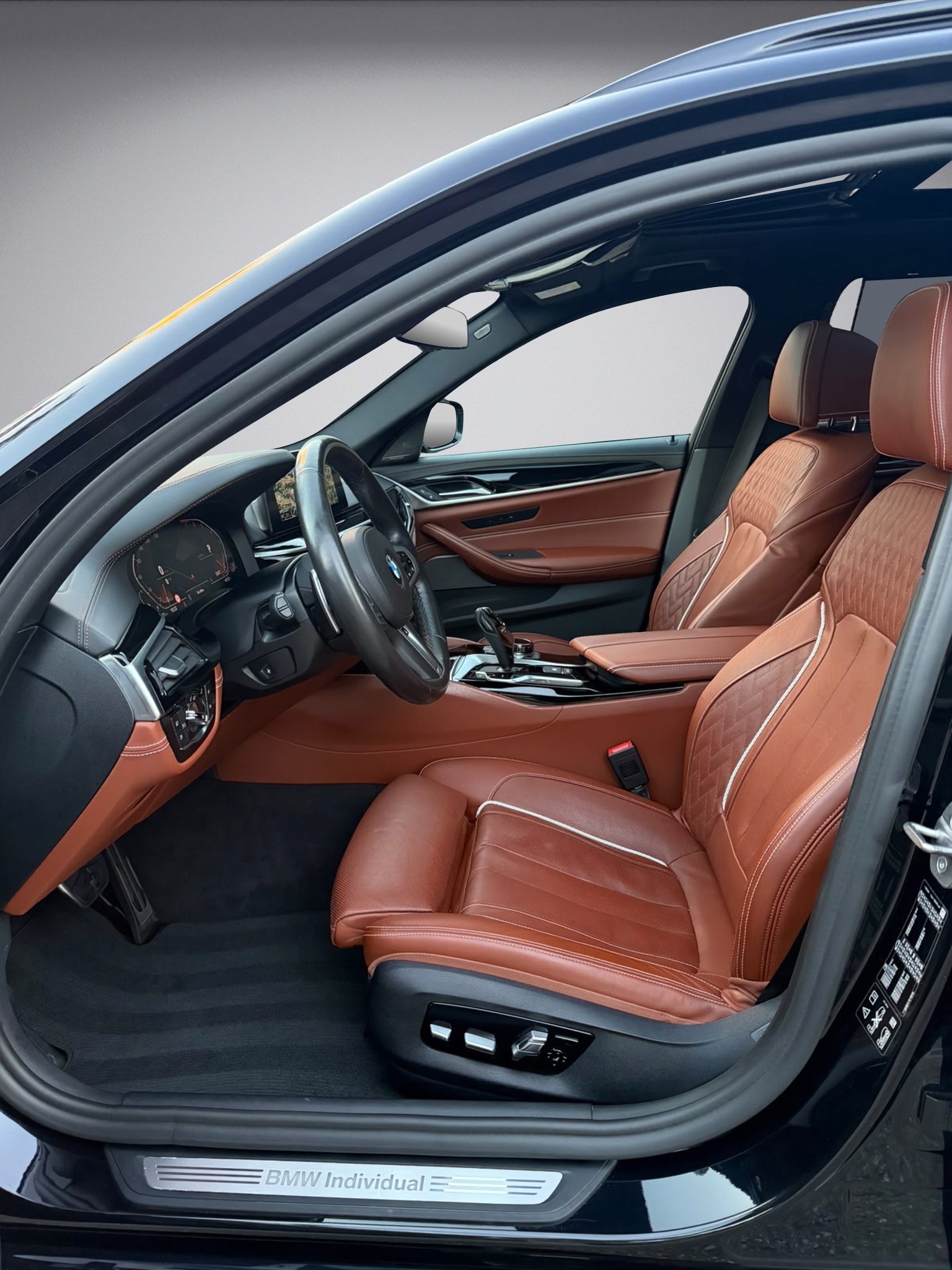 BMW 540i xDrive Touring Steptronic * M Sport Paket * Individual *-image-9