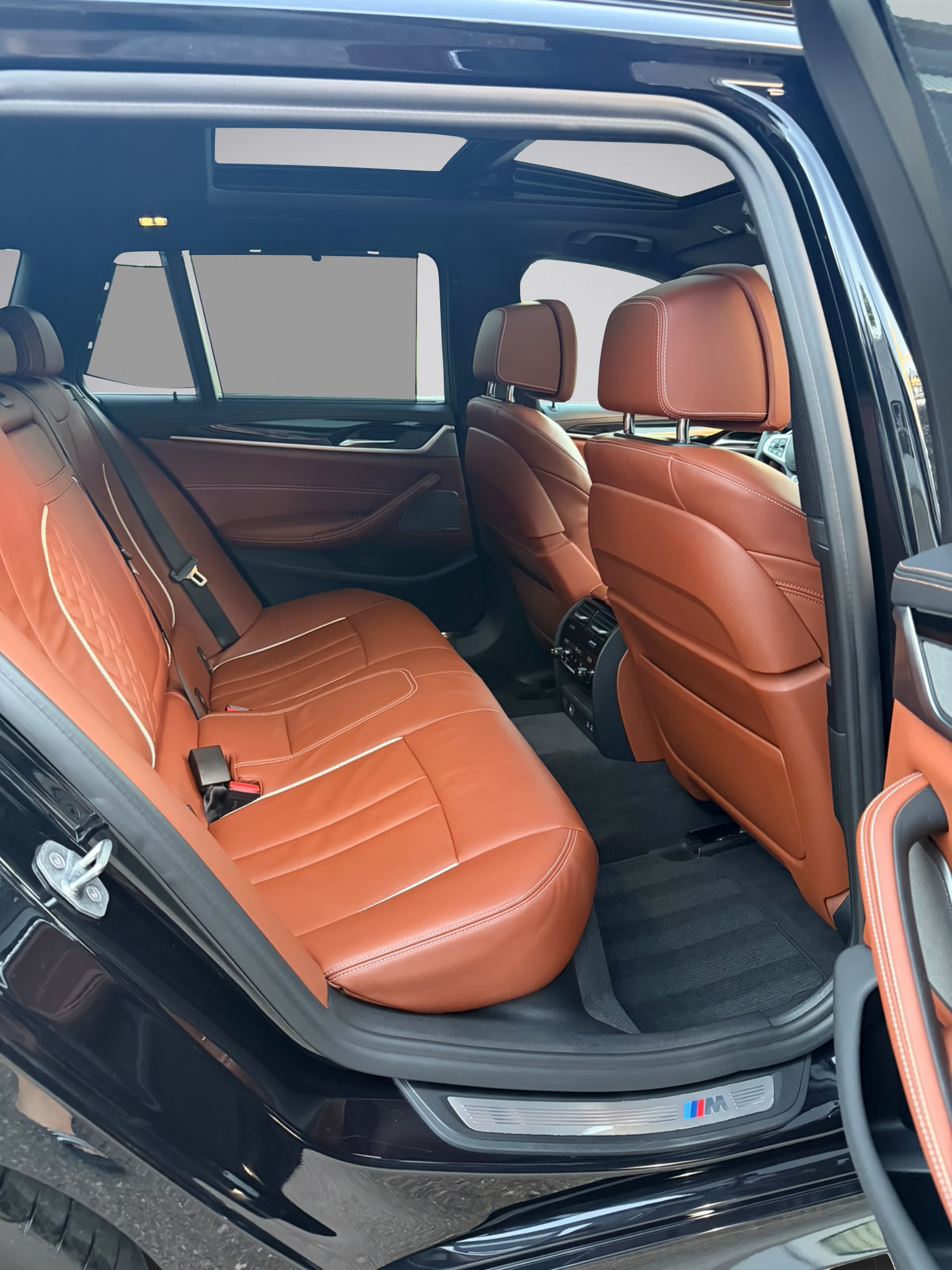 BMW 540i xDrive Touring Steptronic * M Sport Paket * Individual *-image-11