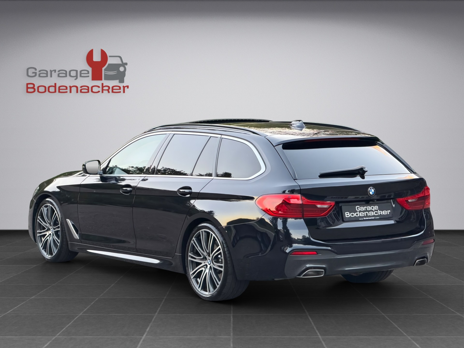 BMW 540i xDrive Touring Steptronic * M Sport Paket * Individual *-image-3