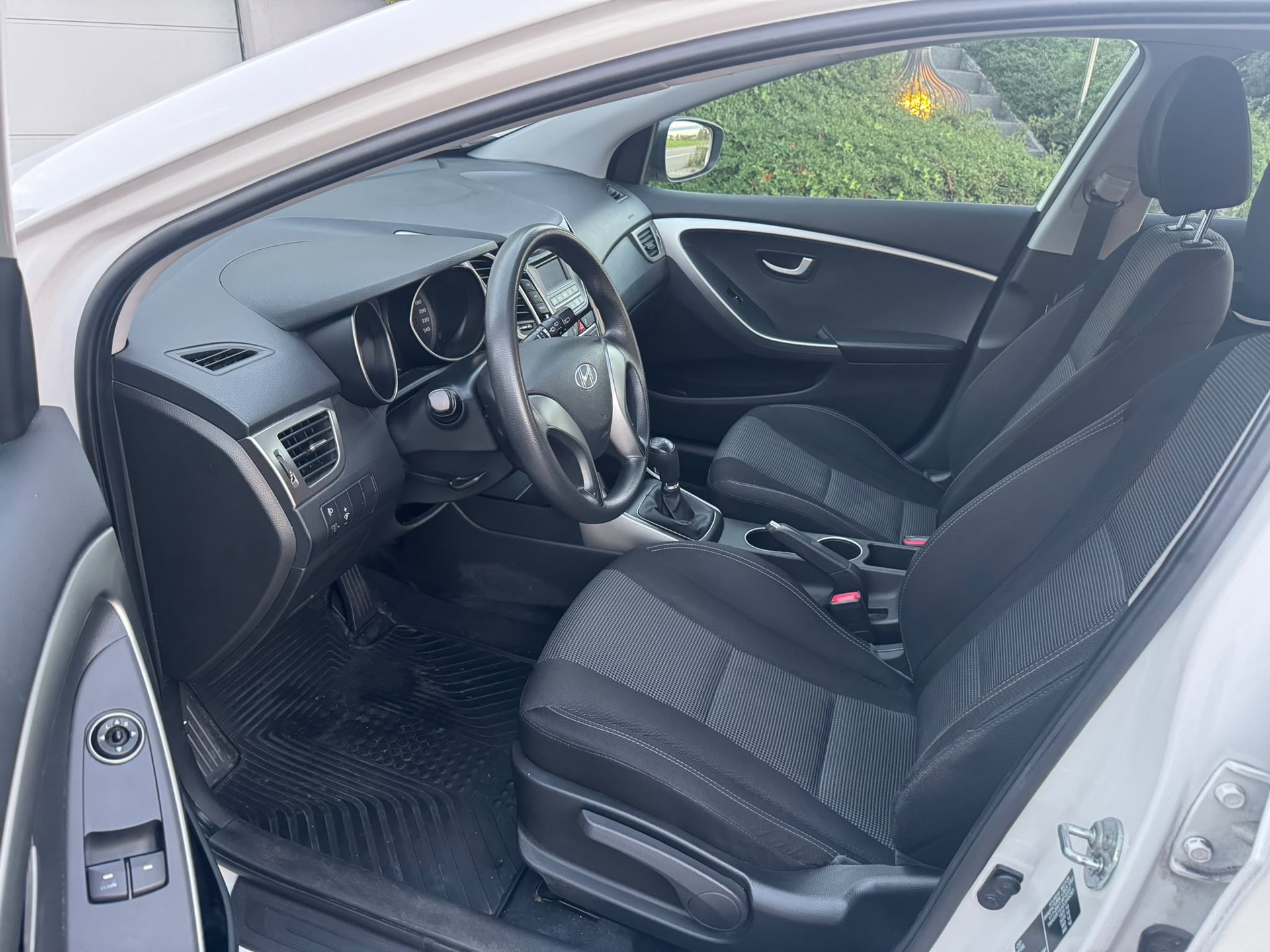 HYUNDAI i30 1.4 Comfort-image-8