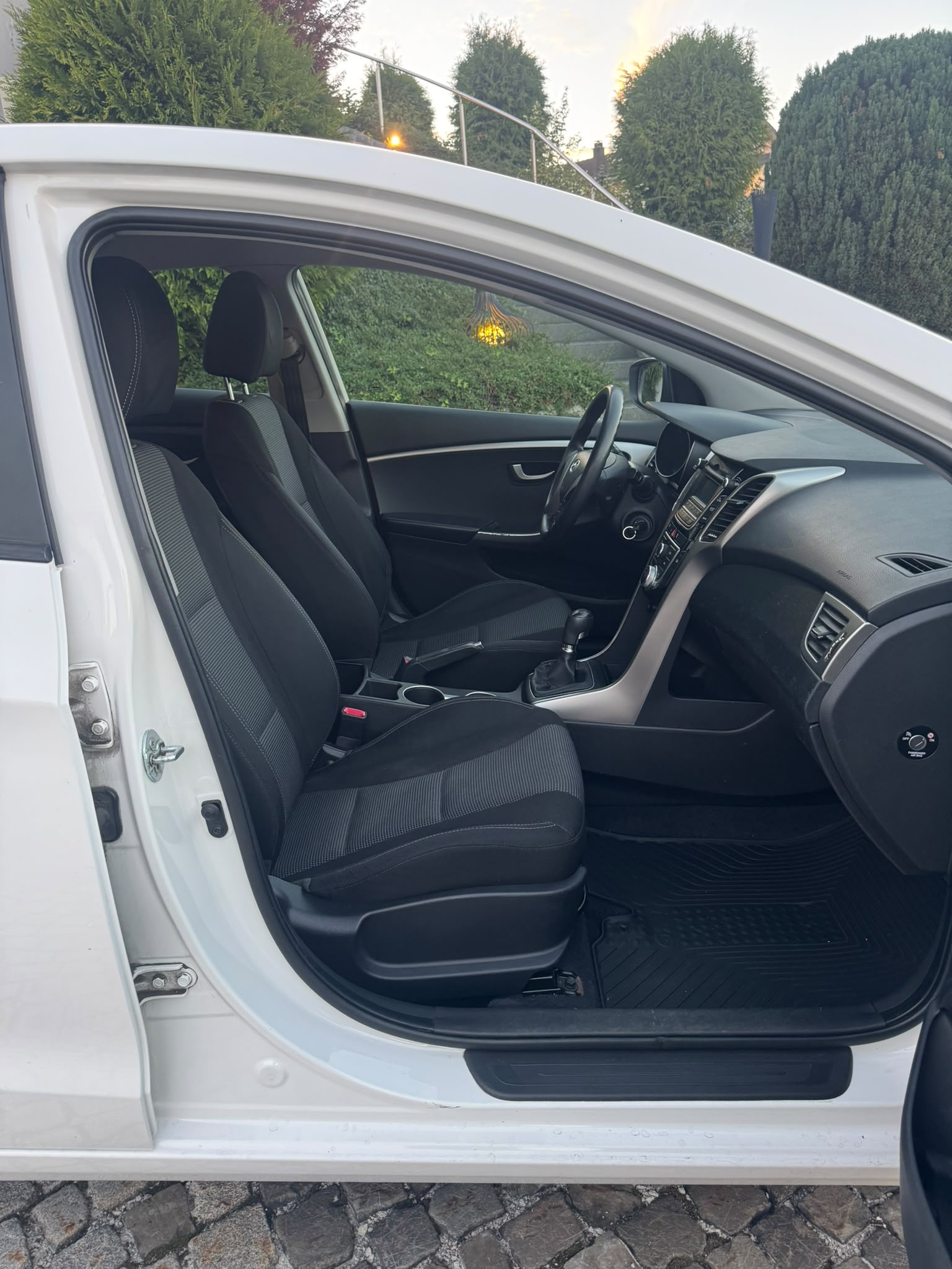 HYUNDAI i30 1.4 Comfort-image-12