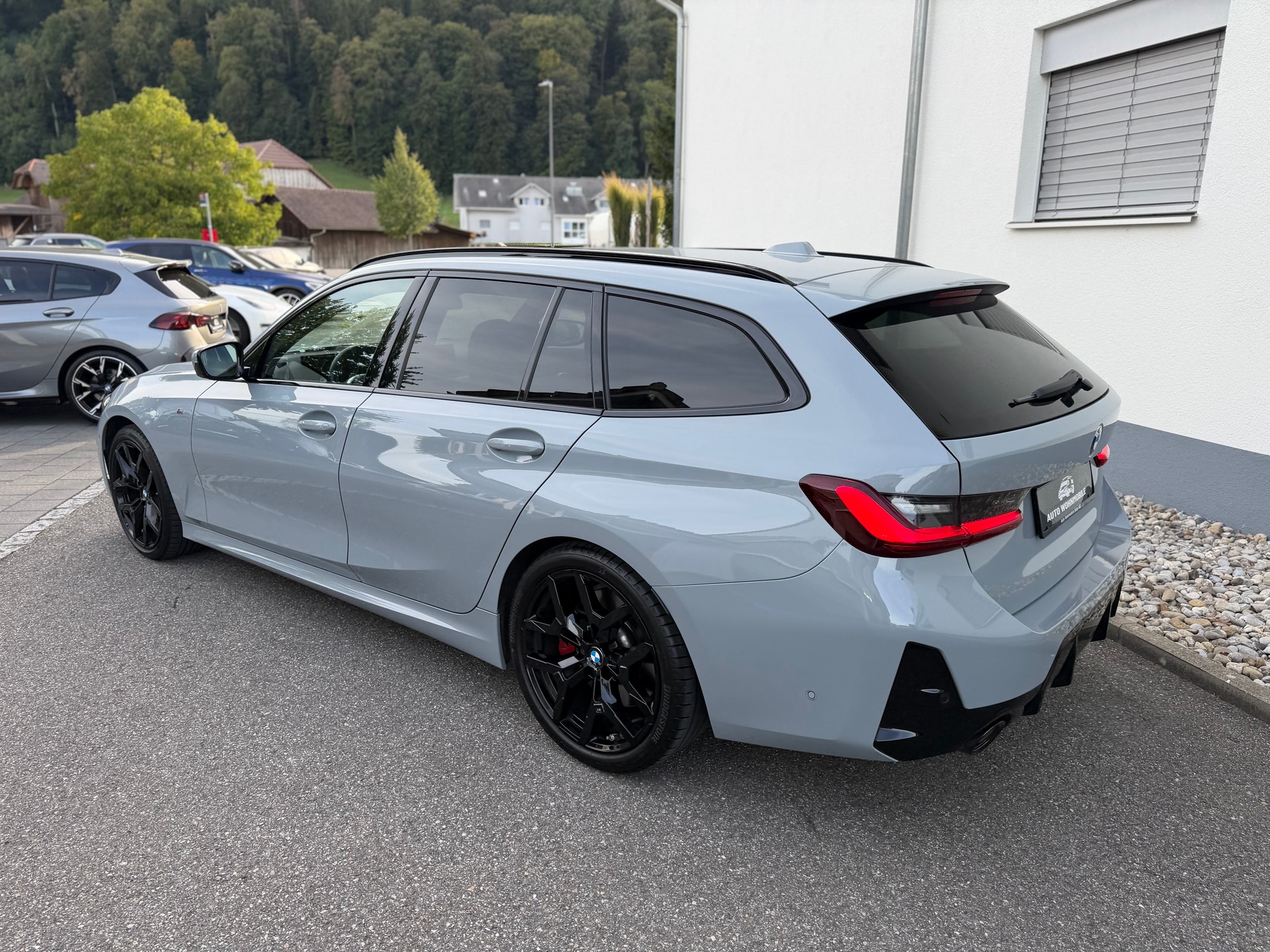 BMW 320d xDrive 48V Touring Steptronic M Sport-image-13