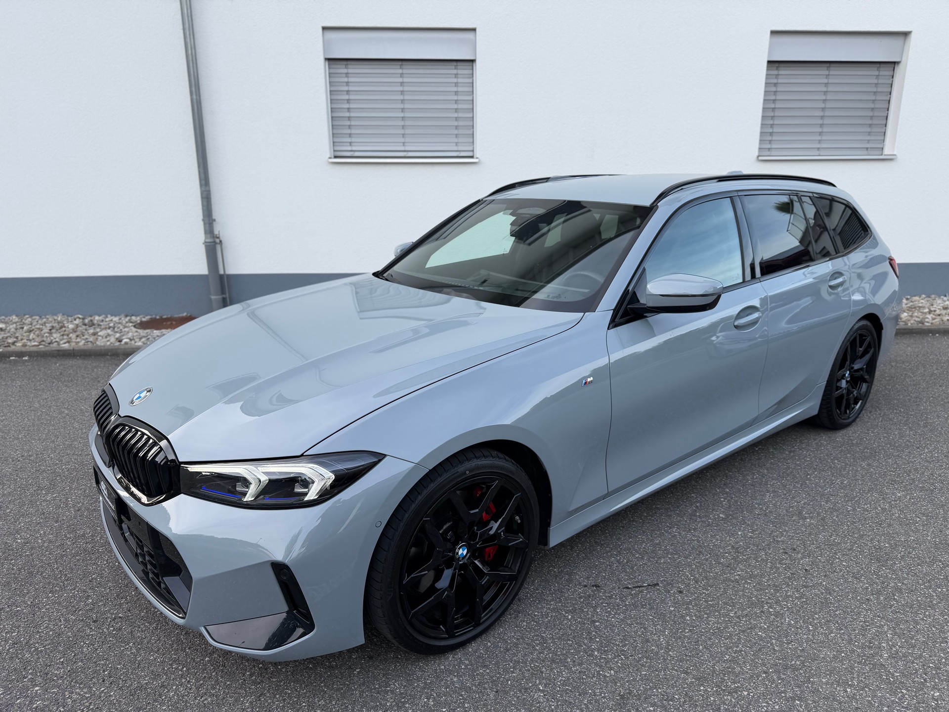 BMW 320d xDrive 48V Touring Steptronic M Sport-image-10