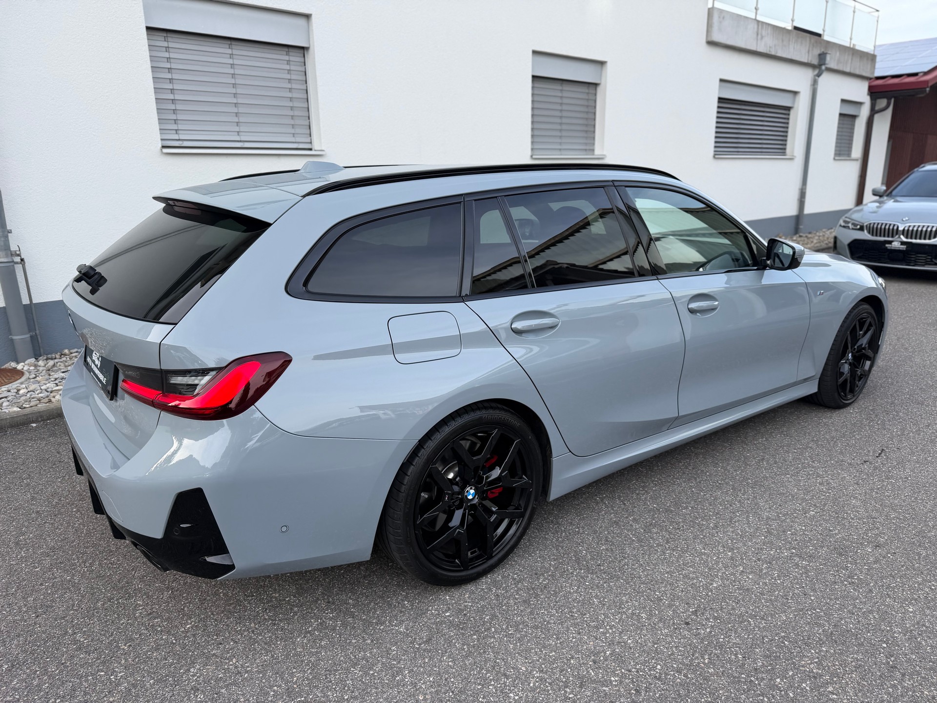 BMW 320d xDrive 48V Touring Steptronic M Sport-image-5