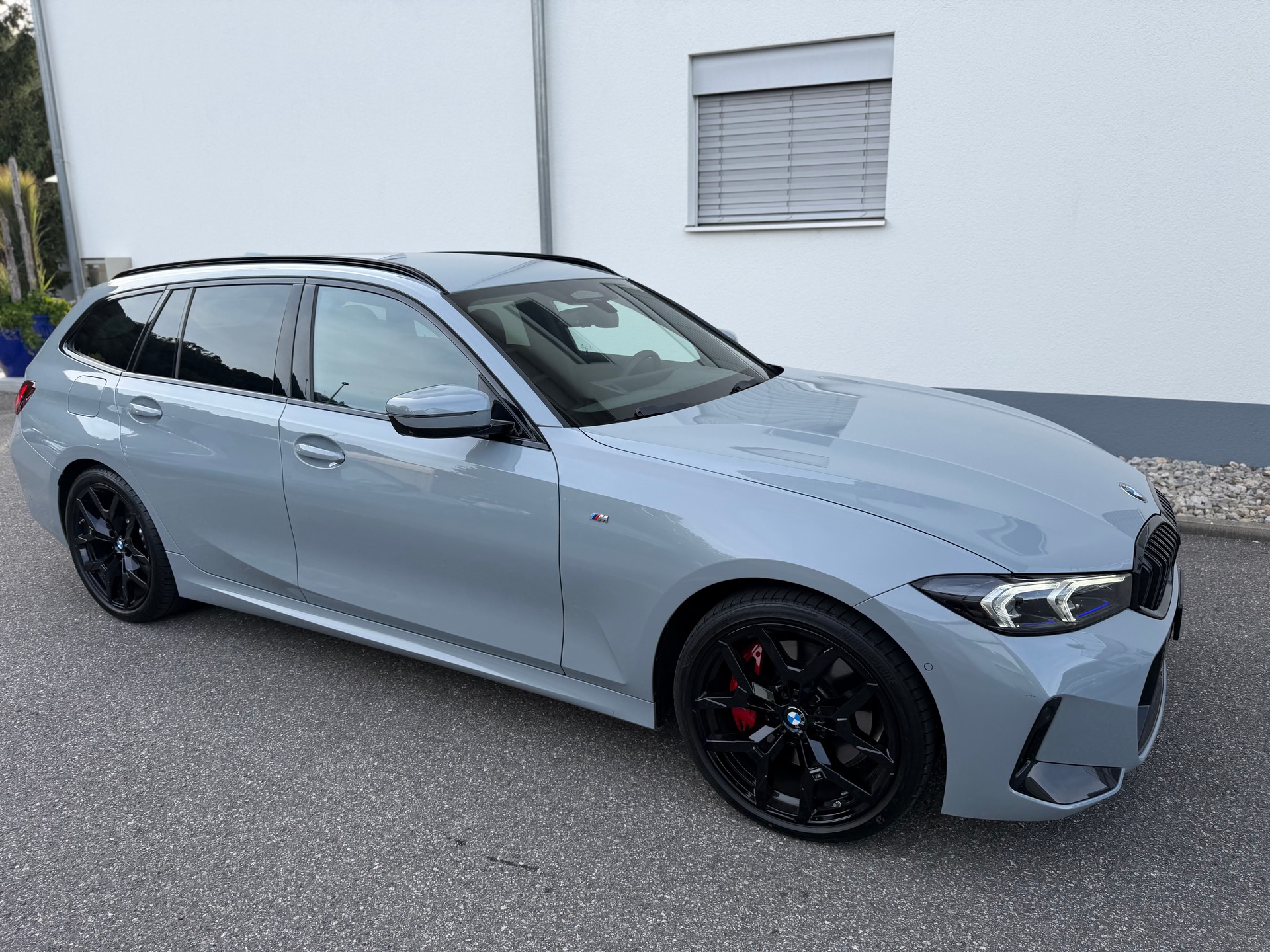 BMW 320d xDrive 48V Touring Steptronic M Sport-image-3