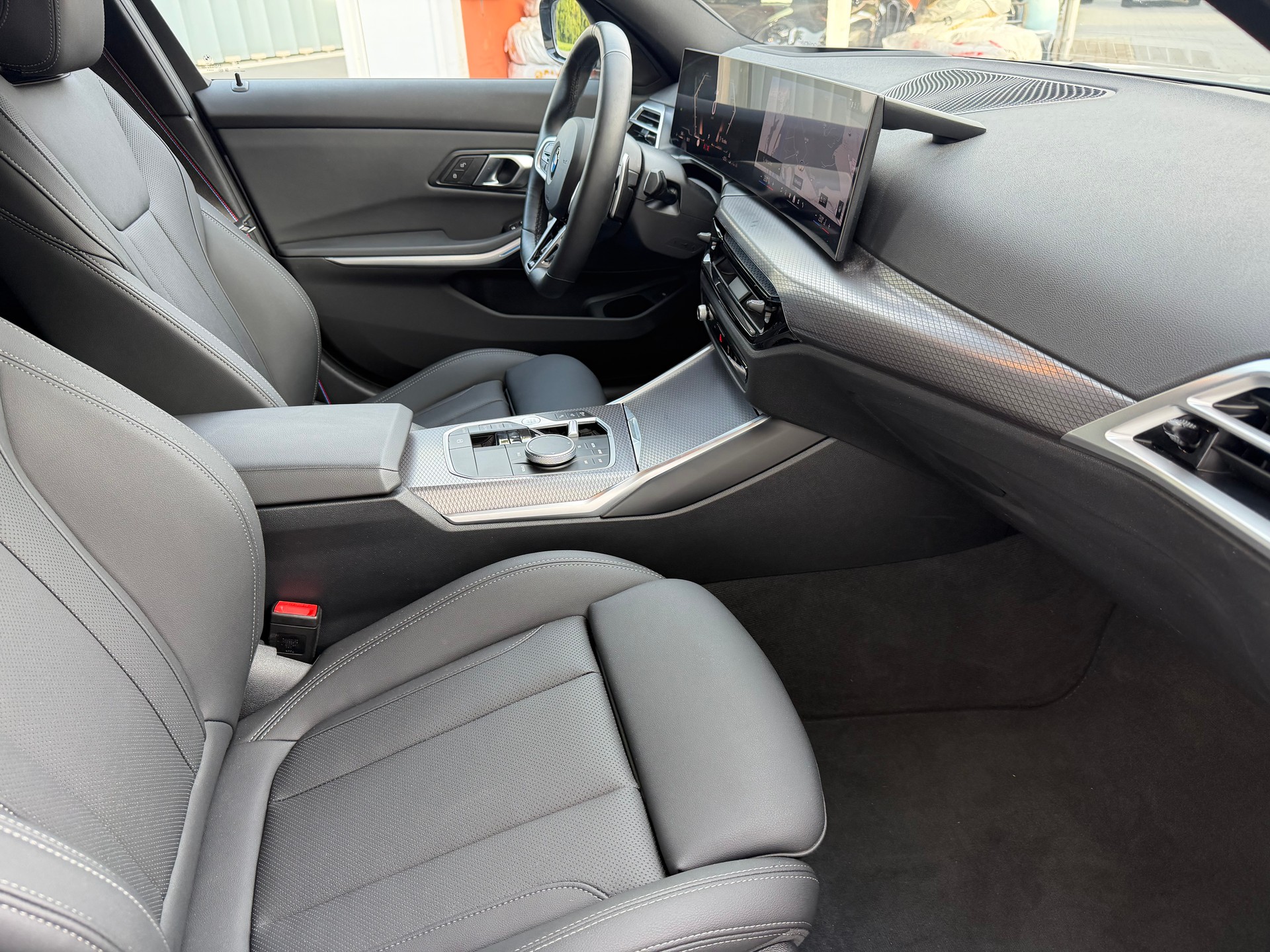 BMW 320d xDrive 48V Touring Steptronic M Sport-image-15