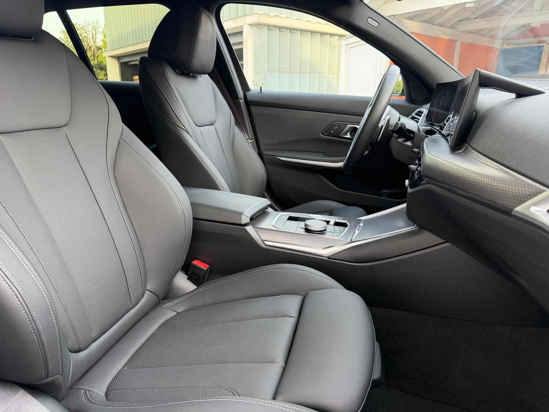 BMW 320d xDrive 48V Touring Steptronic M Sport-image-16