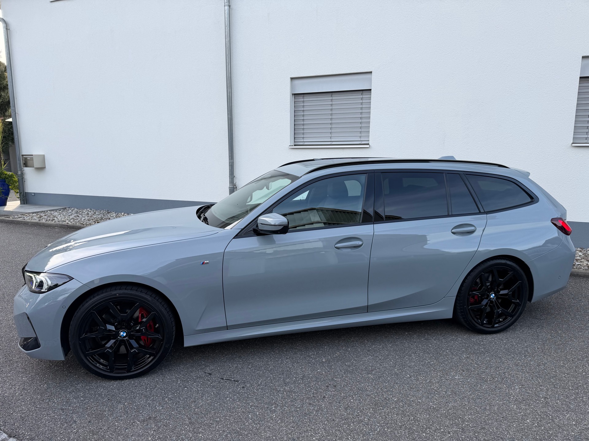 BMW 320d xDrive 48V Touring Steptronic M Sport-image-11