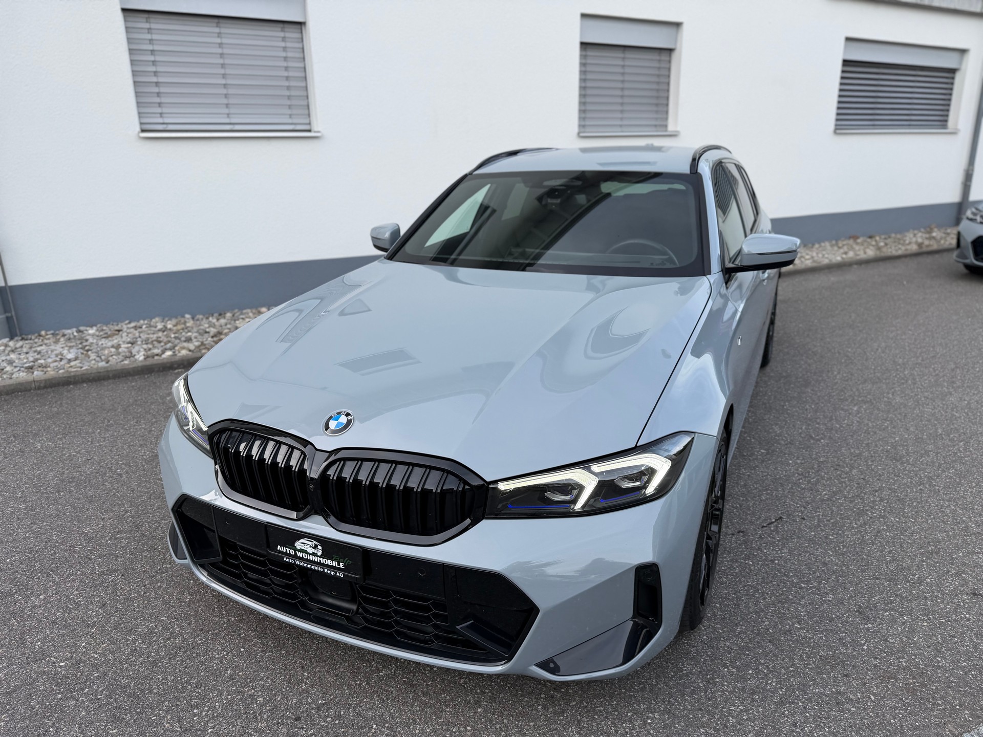 BMW 320d xDrive 48V Touring Steptronic M Sport-image-9
