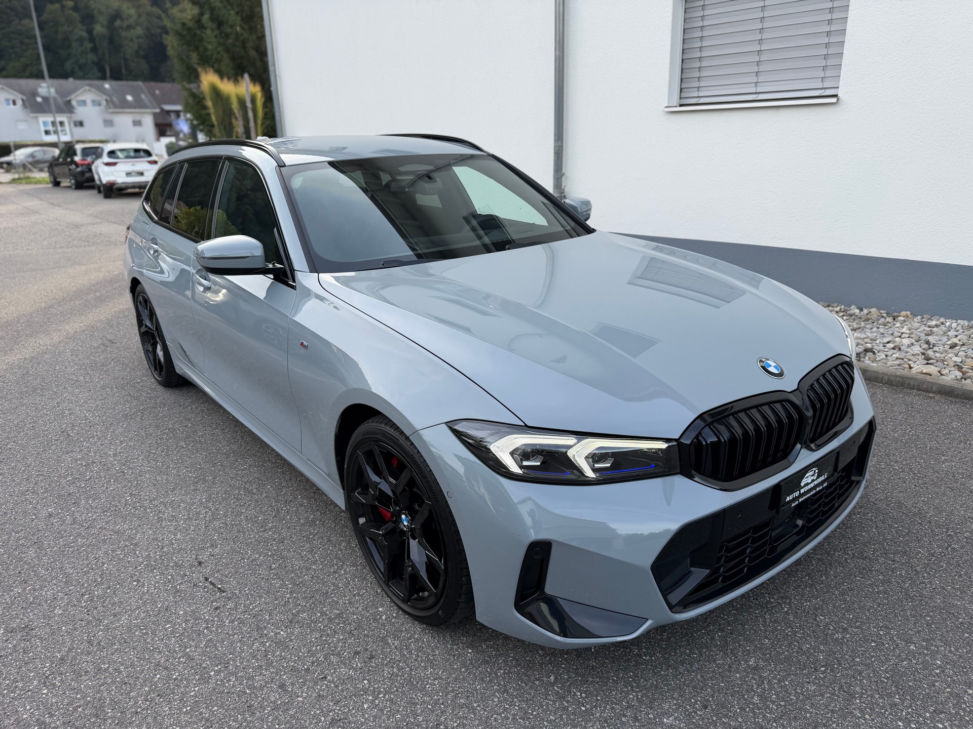BMW 320d xDrive 48V Touring Steptronic M Sport-image-2