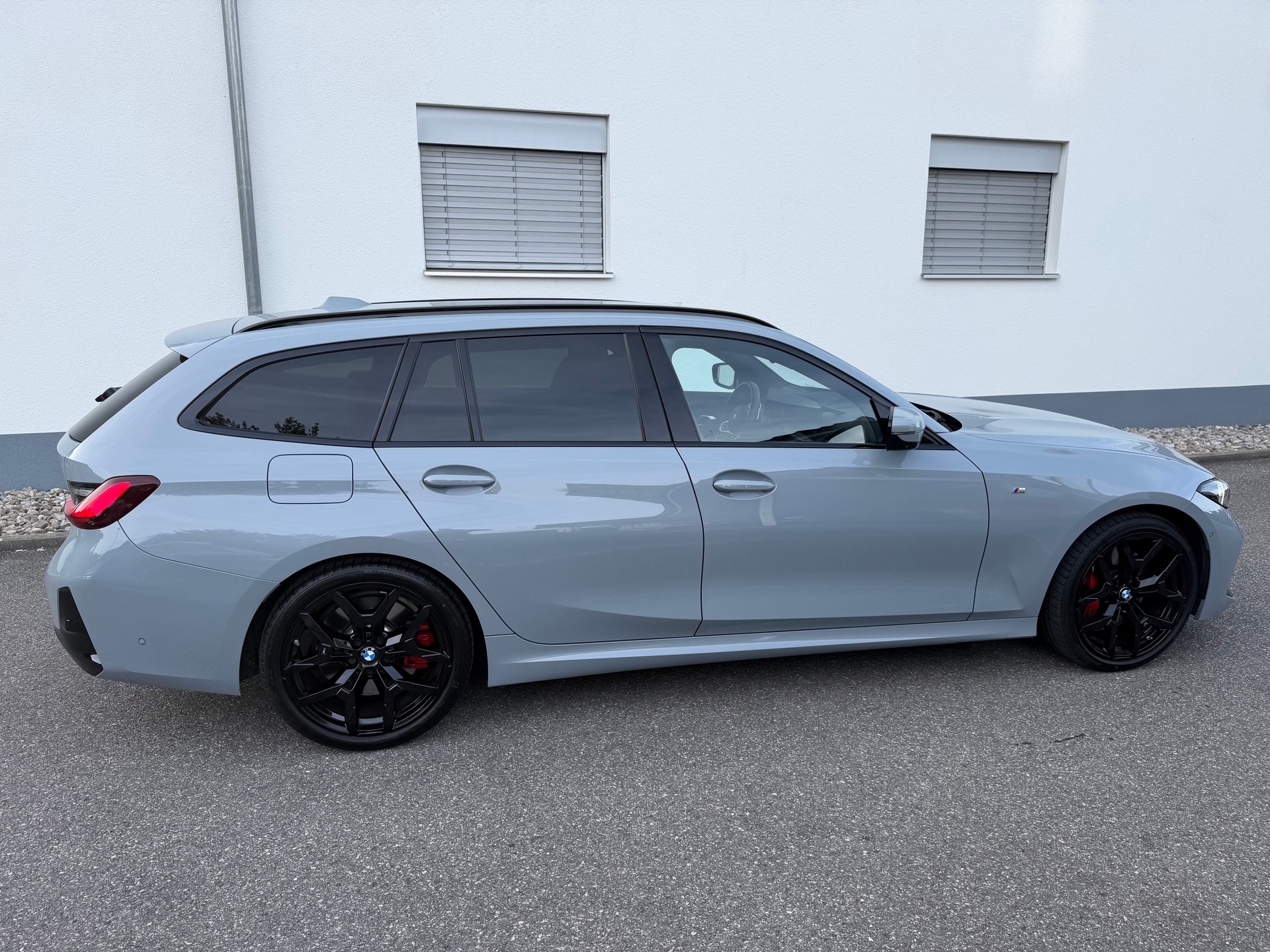 BMW 320d xDrive 48V Touring Steptronic M Sport-image-4
