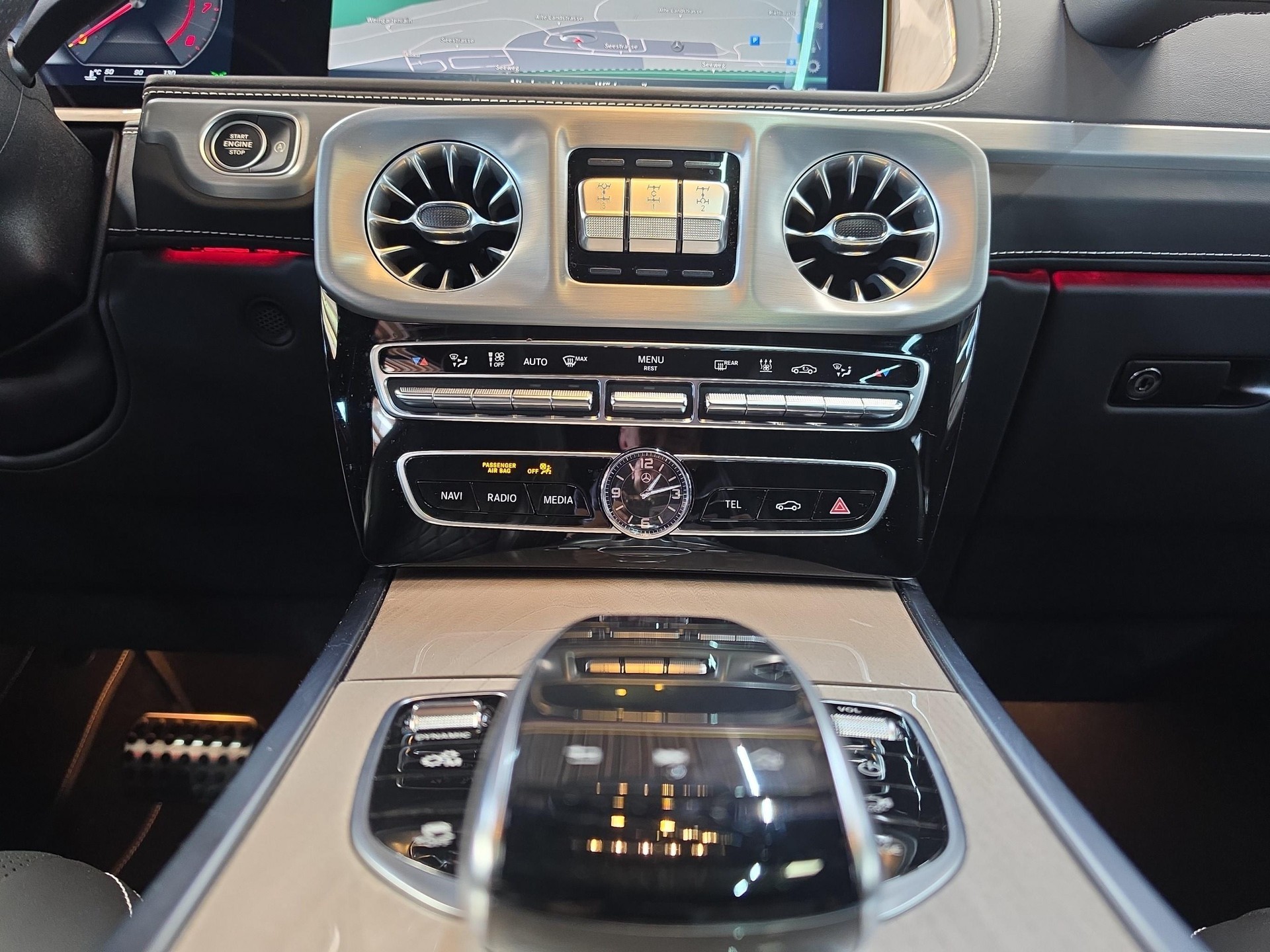 MERCEDES-BENZ G 500 4MATIC AMG Line-image-10