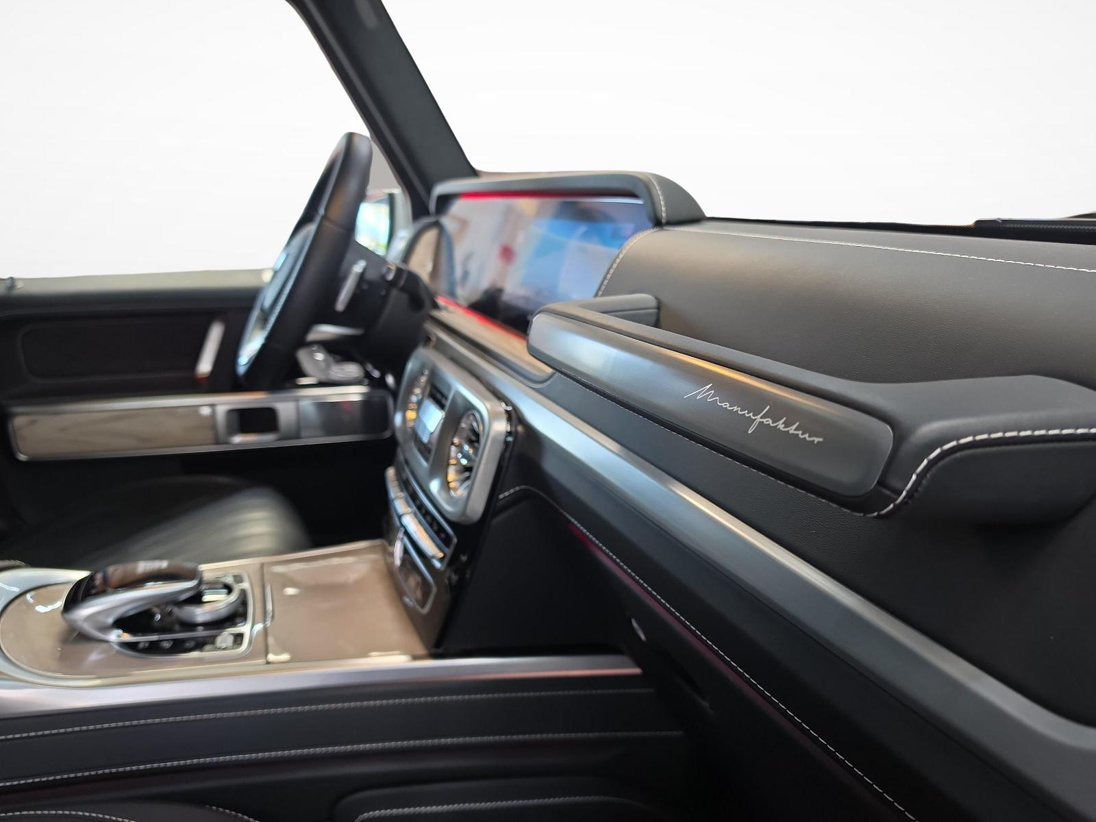 MERCEDES-BENZ G 500 4MATIC AMG Line-image-12
