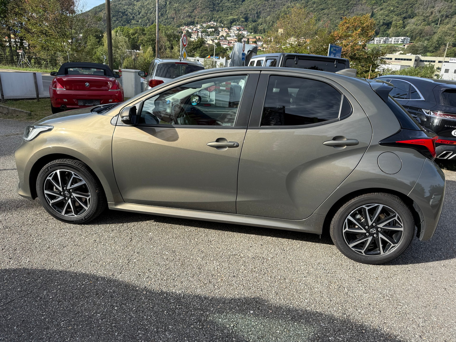 TOYOTA Yaris 1.5 Trend e-CVT-image-1