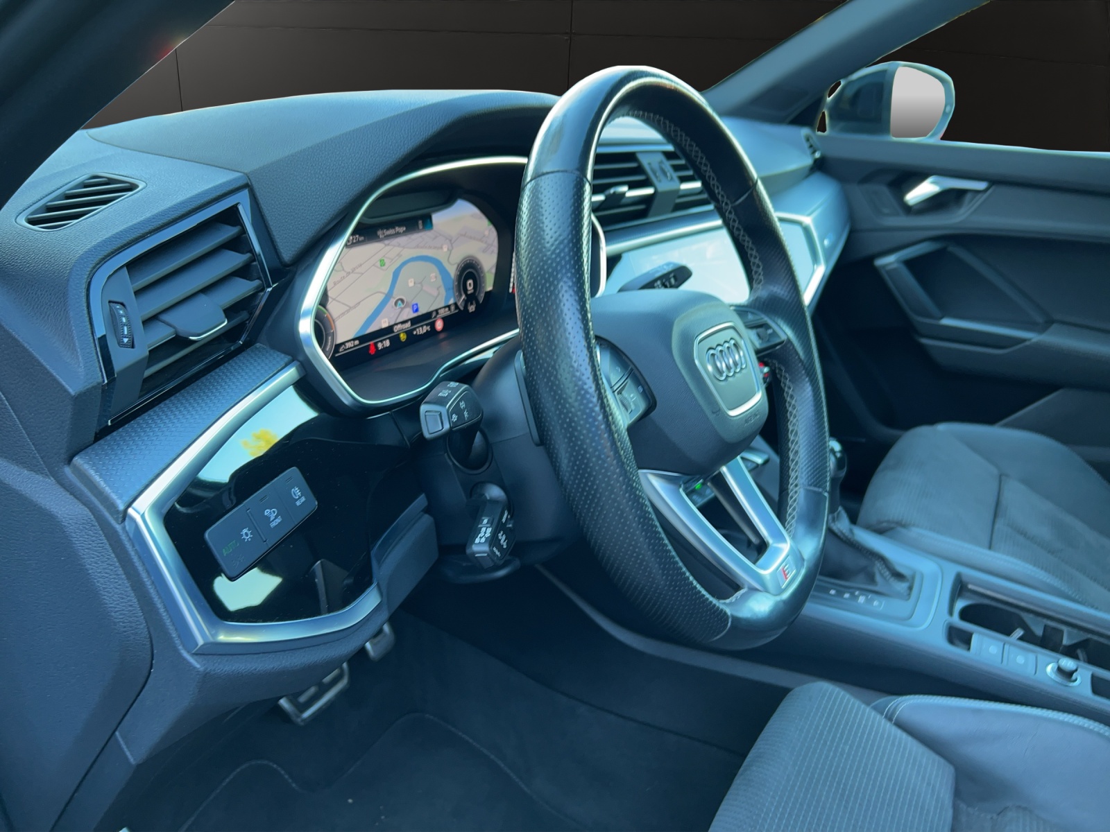 AUDI Q3 45 TFSI e S line S-tronic-image-18