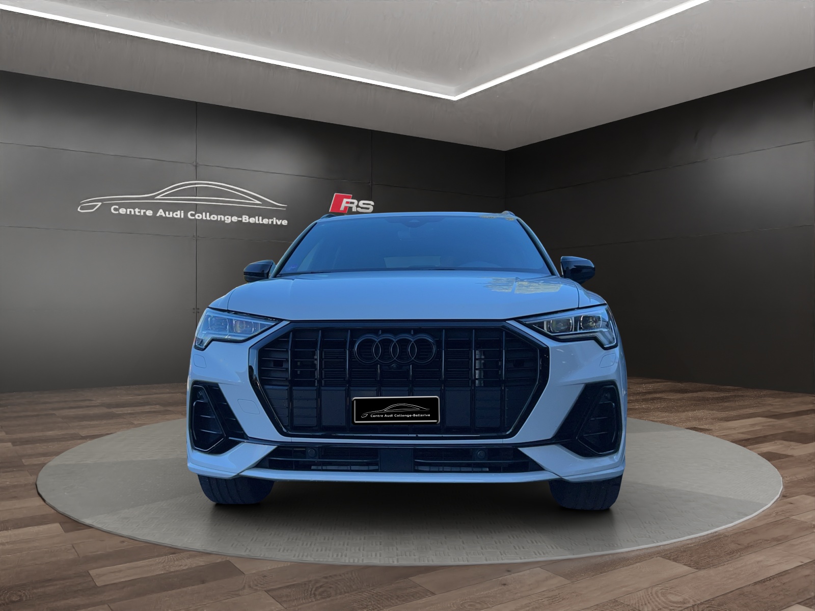 AUDI Q3 45 TFSI e S line S-tronic-image-1