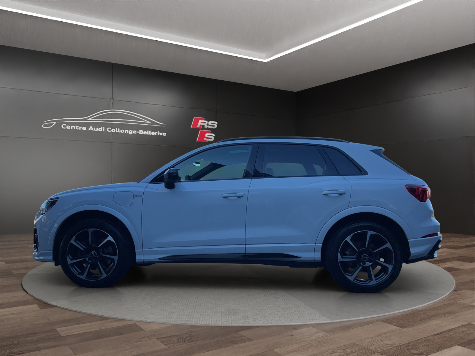 AUDI Q3 45 TFSI e S line S-tronic-image-2