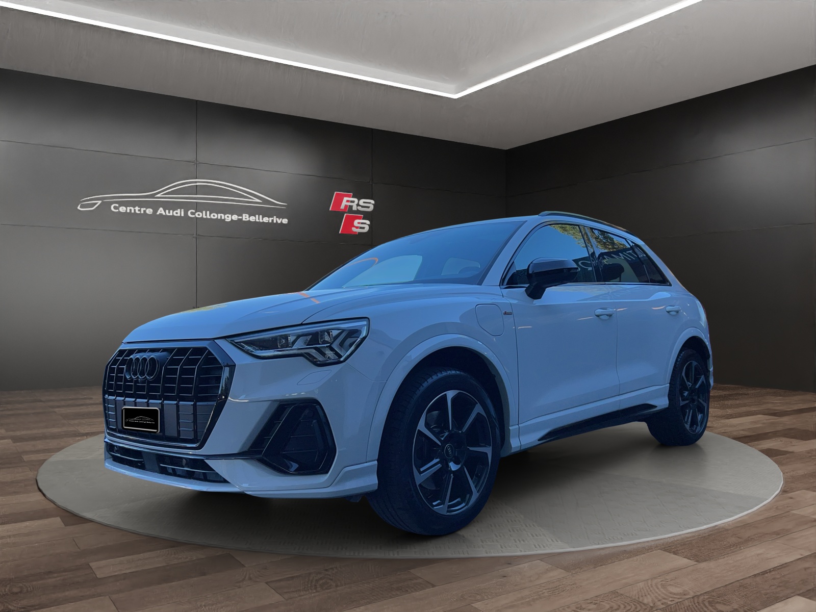 AUDI Q3 45 TFSI e S line S-tronic-image-0