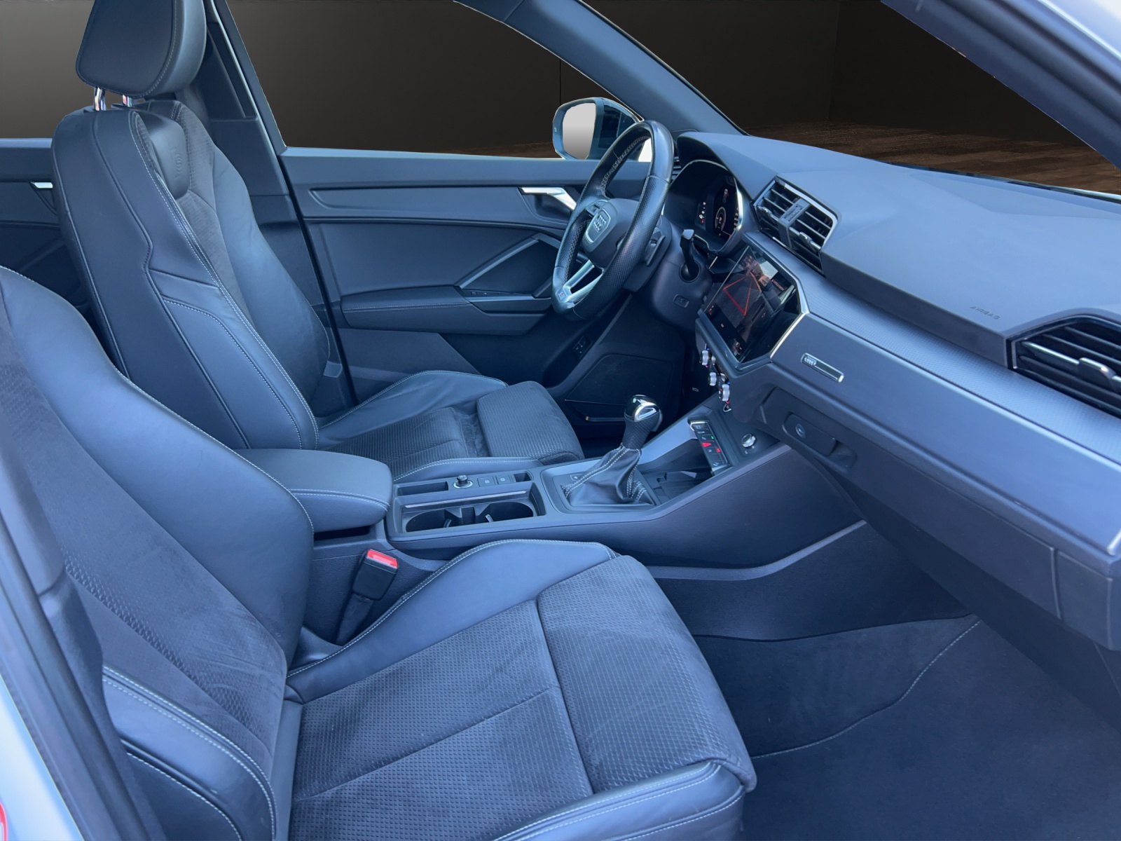 AUDI Q3 45 TFSI e S line S-tronic-image-15
