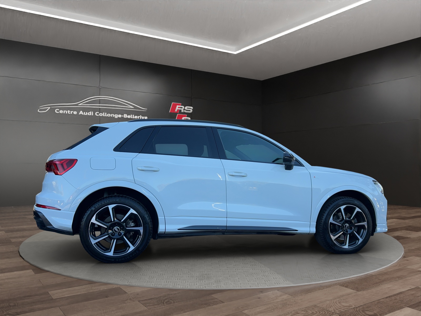AUDI Q3 45 TFSI e S line S-tronic-image-6
