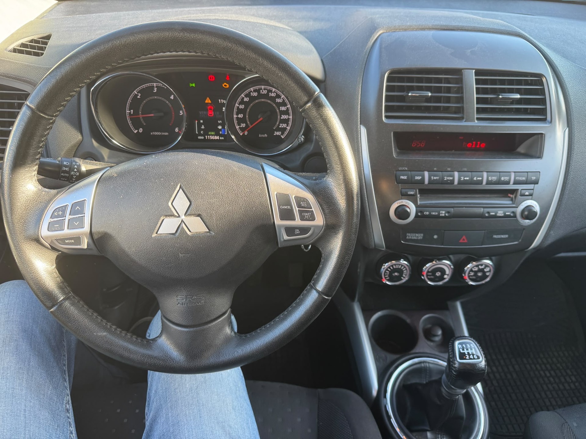 MITSUBISHI ASX 1.8 DID Invite 4WD-image-8
