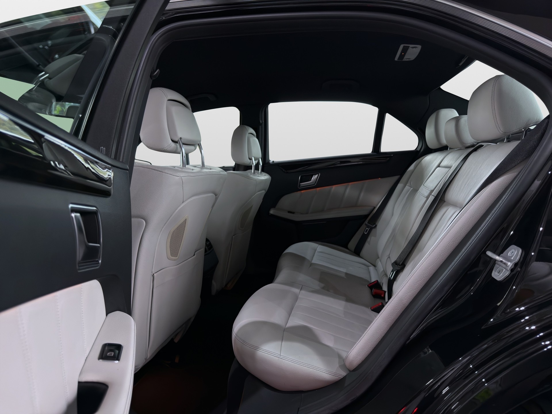 MERCEDES-BENZ E 350 BlueTEC Avantgarde 4Matic 7G-Tronic*Frisch ab MFK,1 Jahr oder 20'000km Garantie auf Motor und Getriebe*-image-11