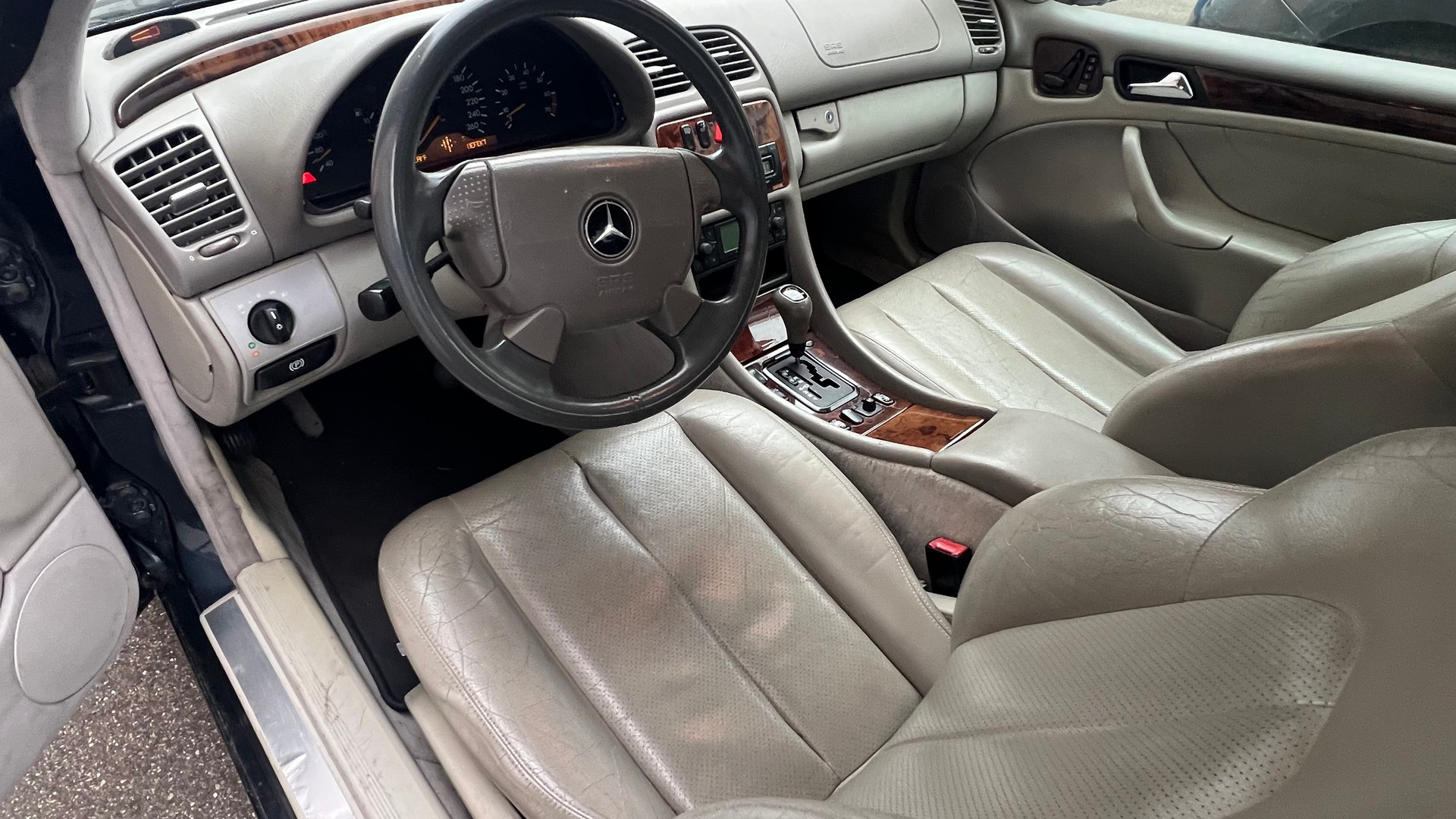 MERCEDES-BENZ CLK 320 Elégance Automatic-image-6