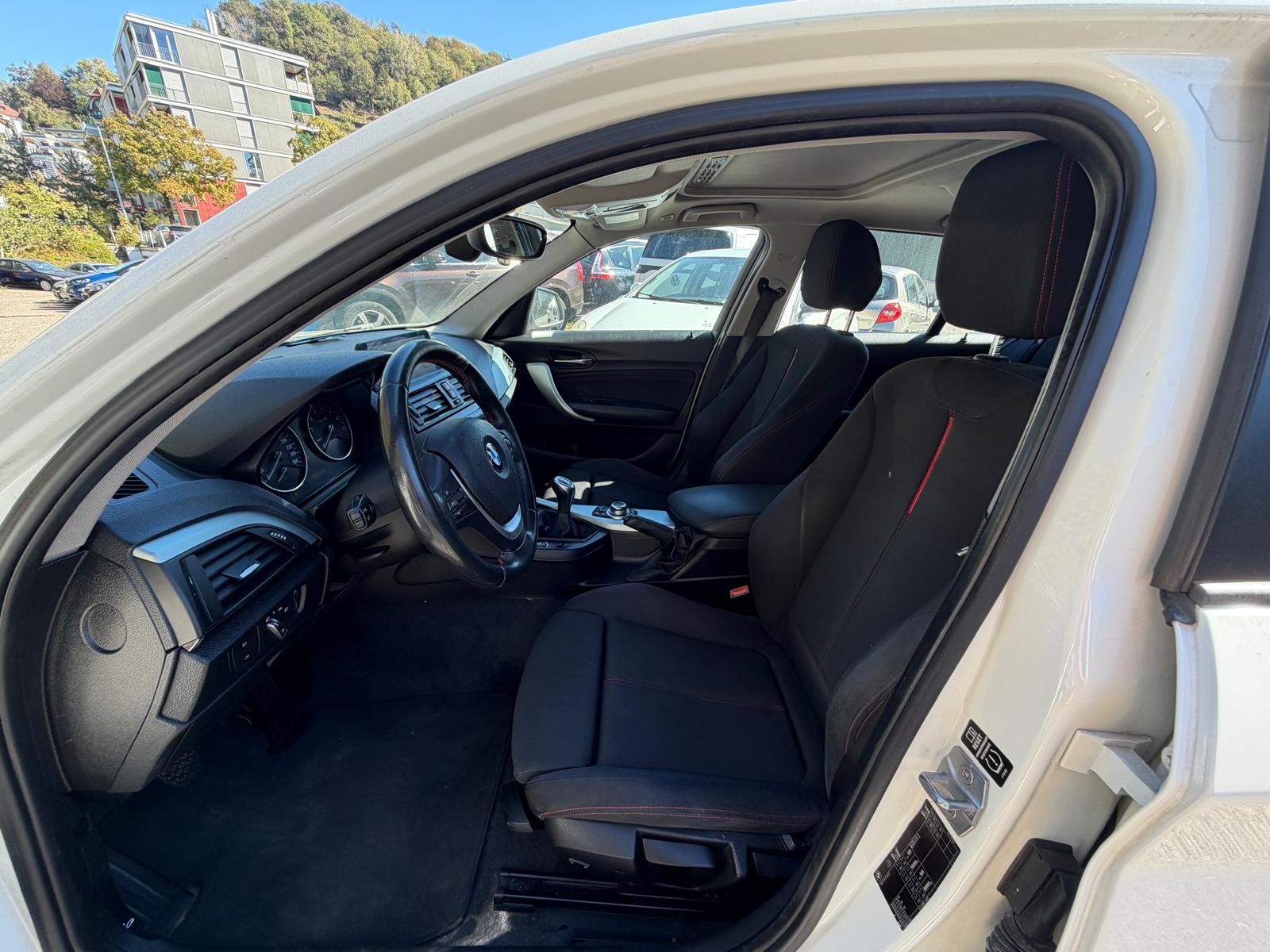 BMW 125i-image-5
