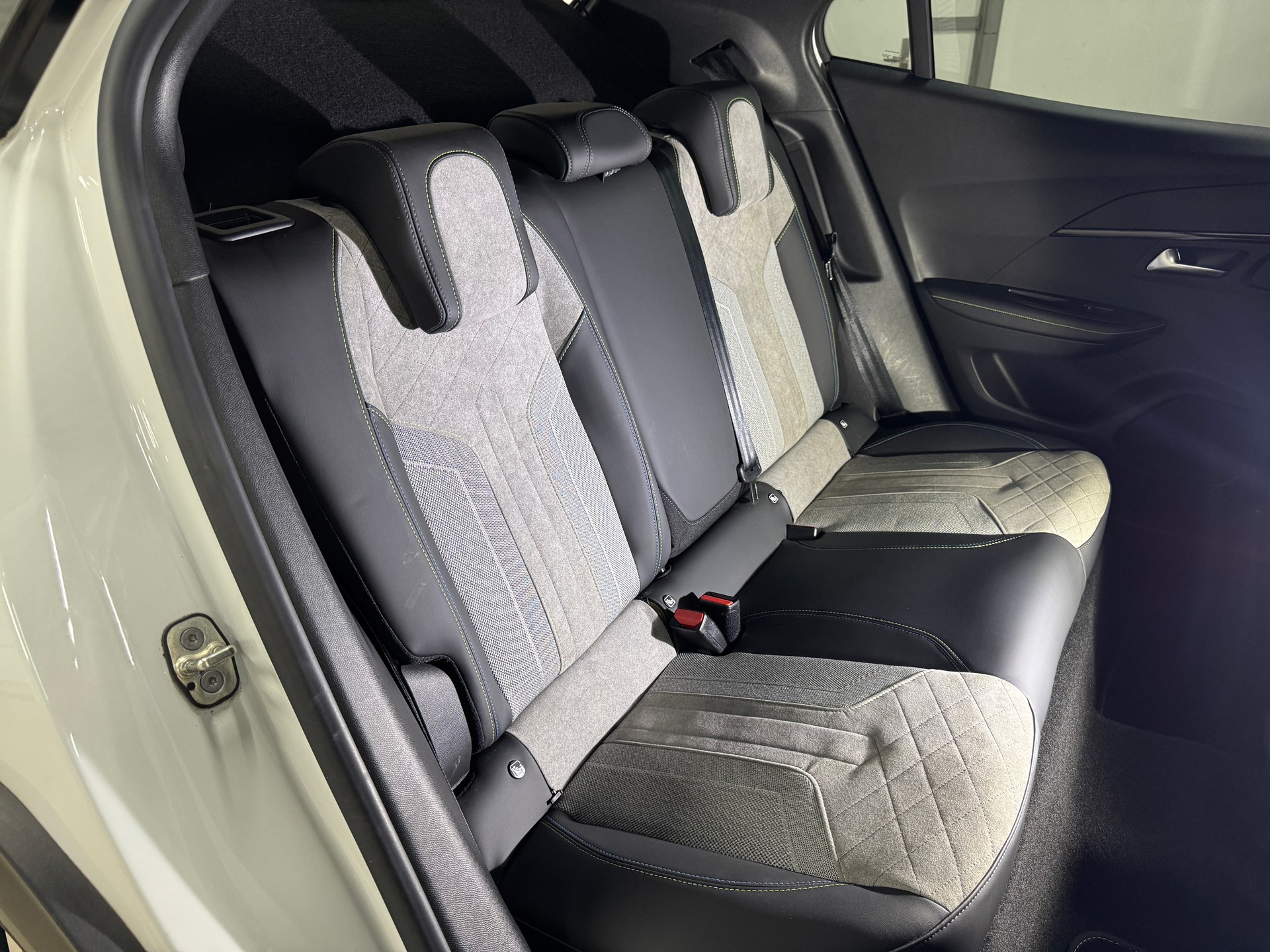 PEUGEOT 2008 e GT Pack-image-7
