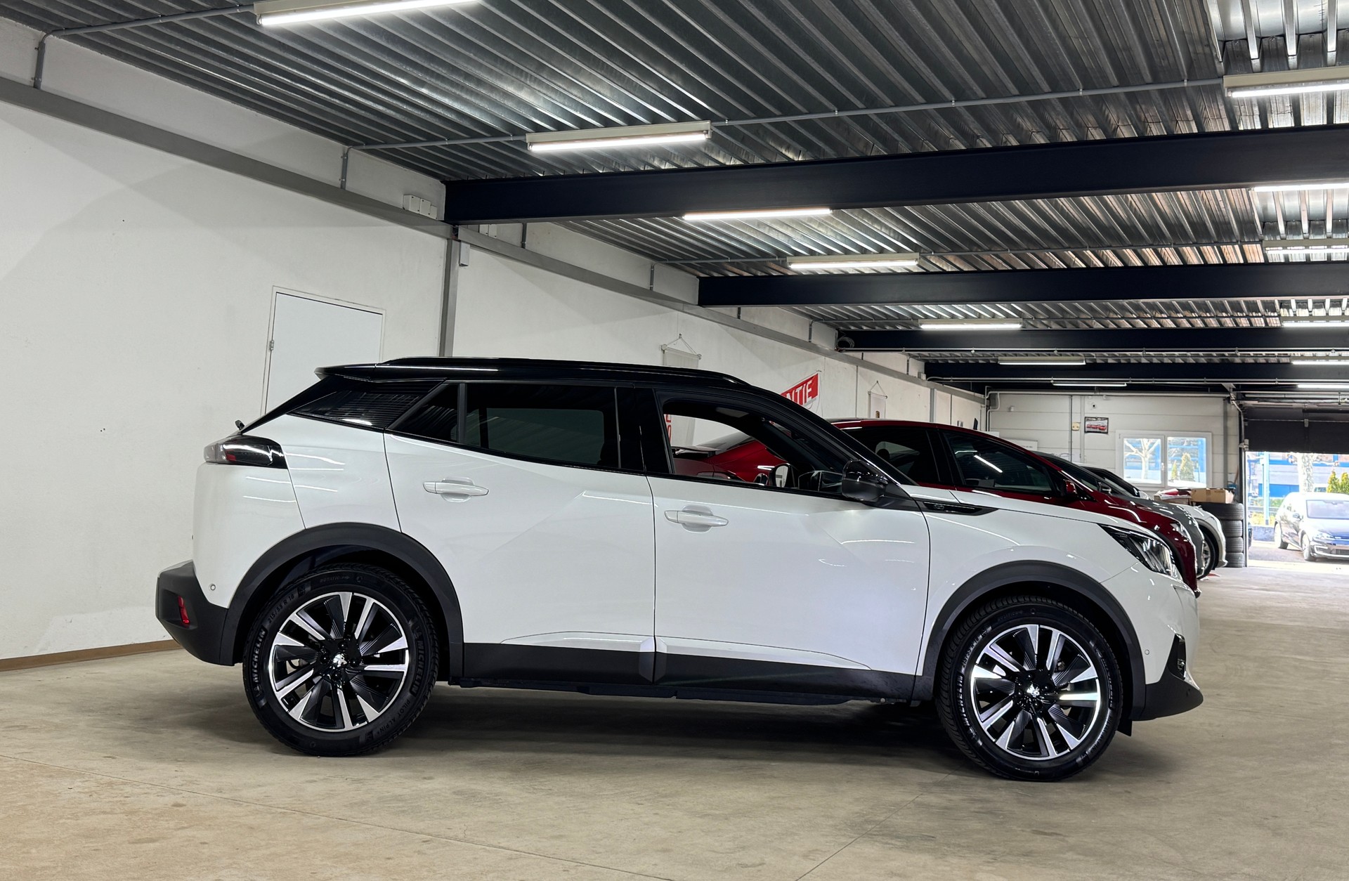 PEUGEOT 2008 e GT Pack-image-3