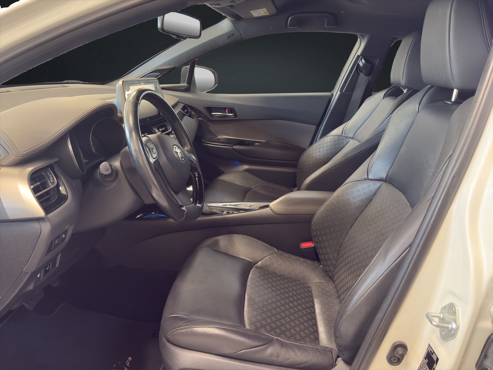 TOYOTA C-HR 1.8 HSD CVT Premium-image-9