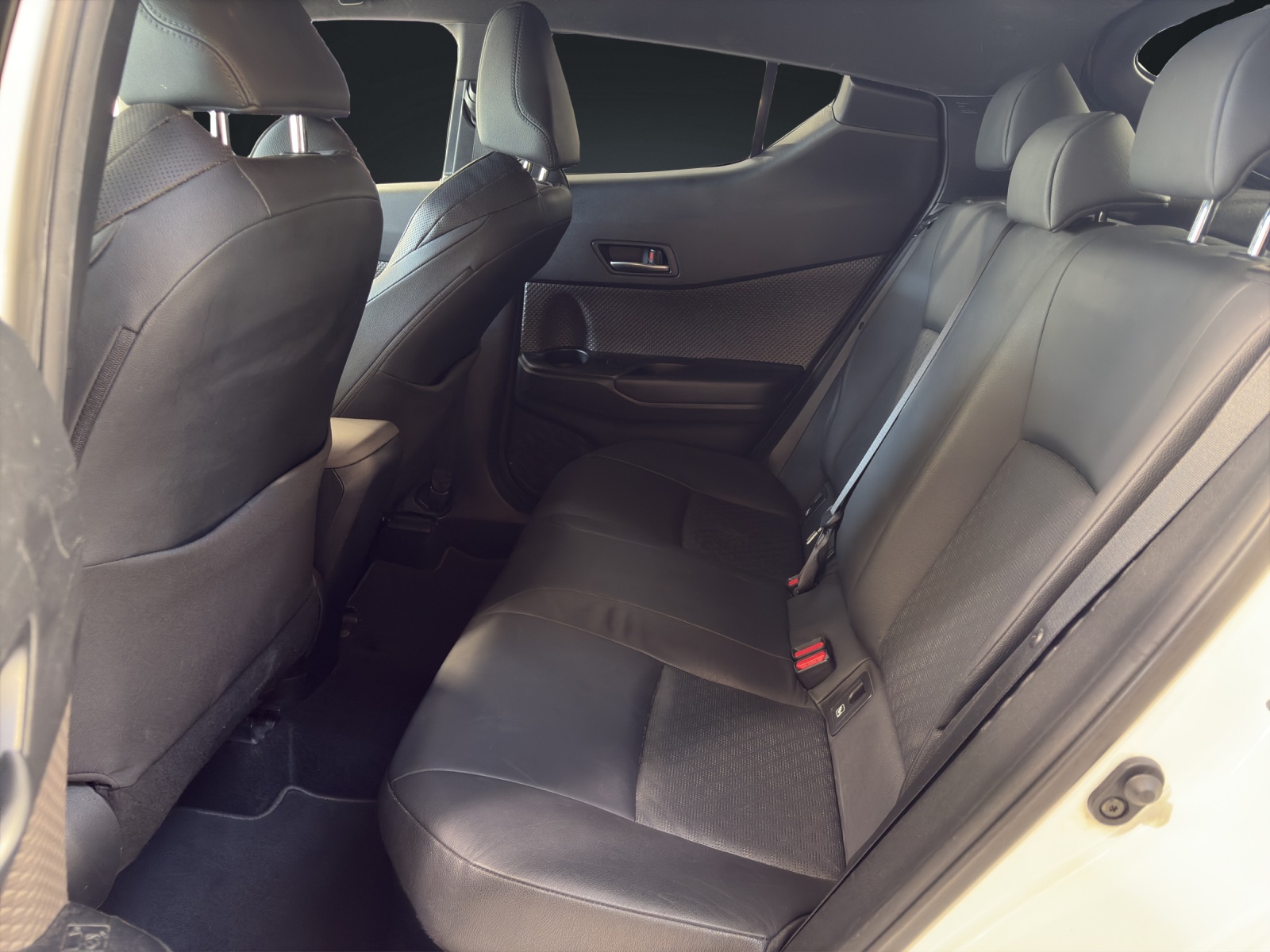 TOYOTA C-HR 1.8 HSD CVT Premium-image-11