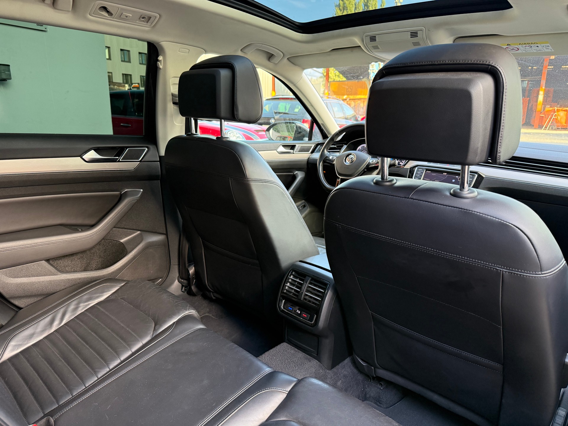 VW Passat Variant 2.0 TDI BMT High. DSG 4Motion-image-15
