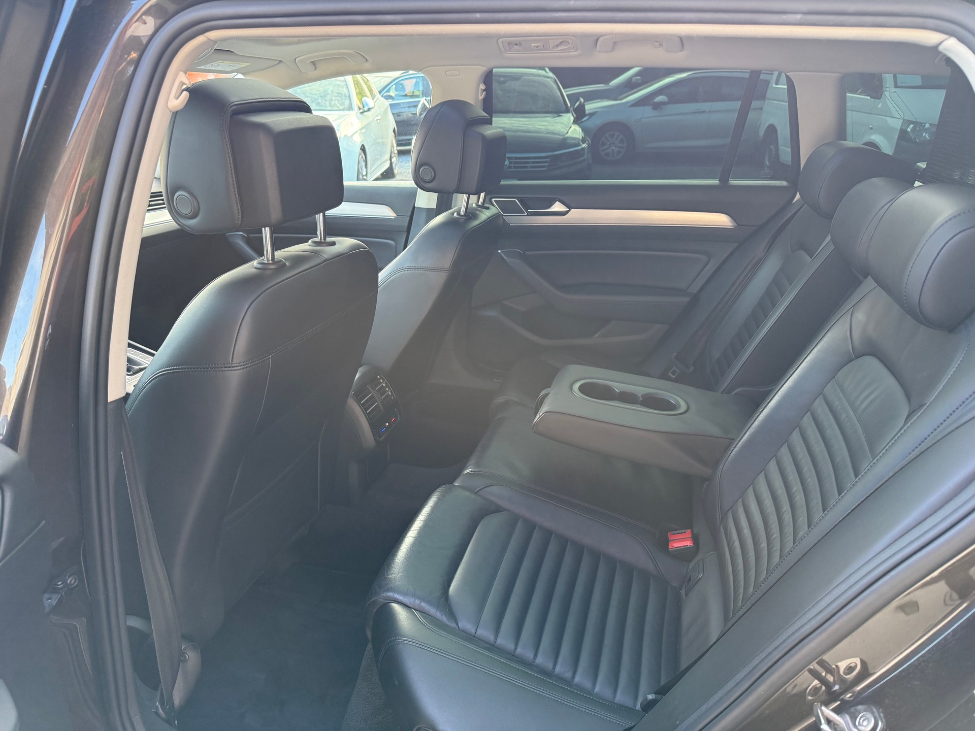 VW Passat Variant 2.0 TDI BMT High. DSG 4Motion-image-18