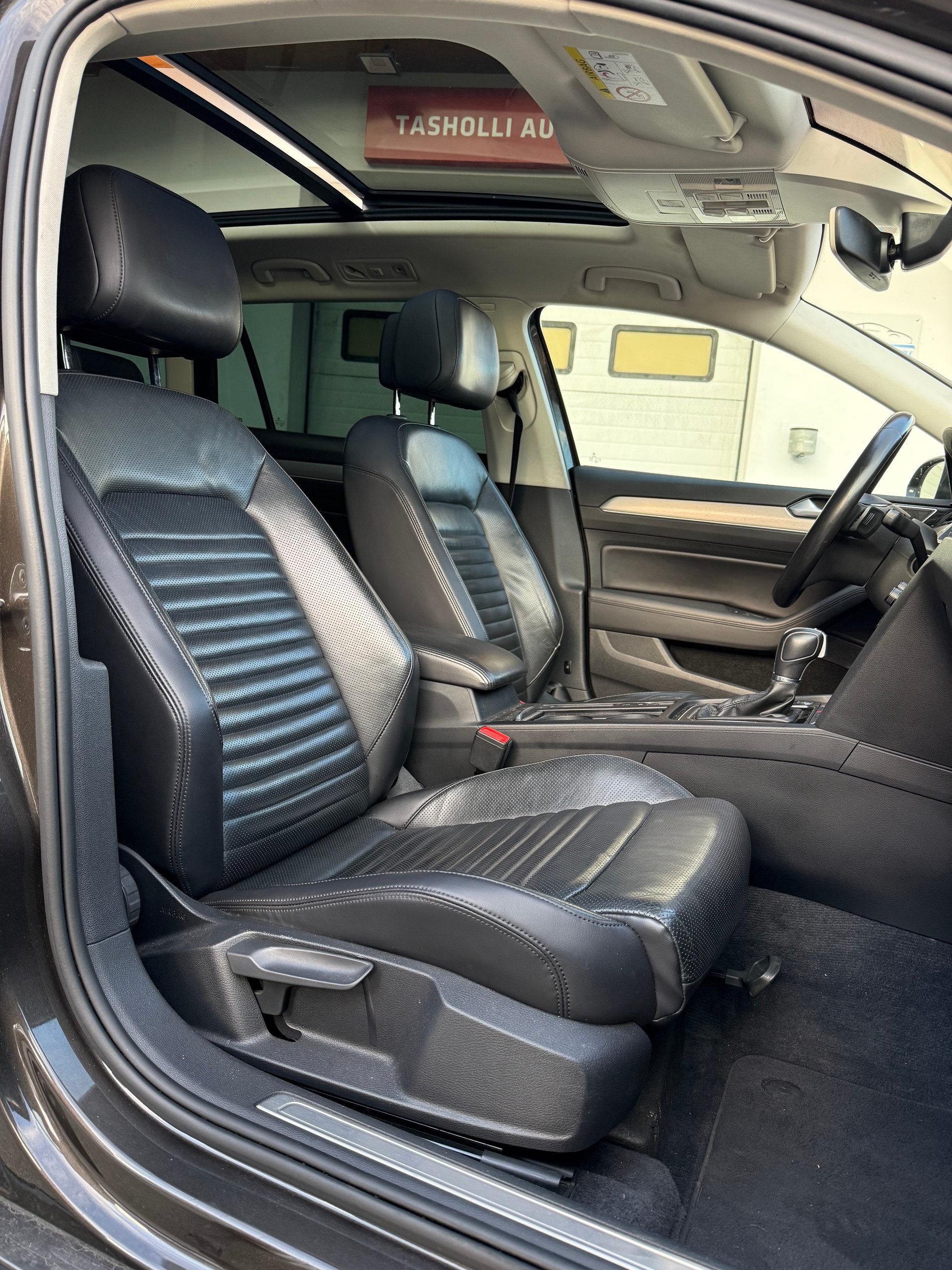 VW Passat Variant 2.0 TDI BMT High. DSG 4Motion-image-11