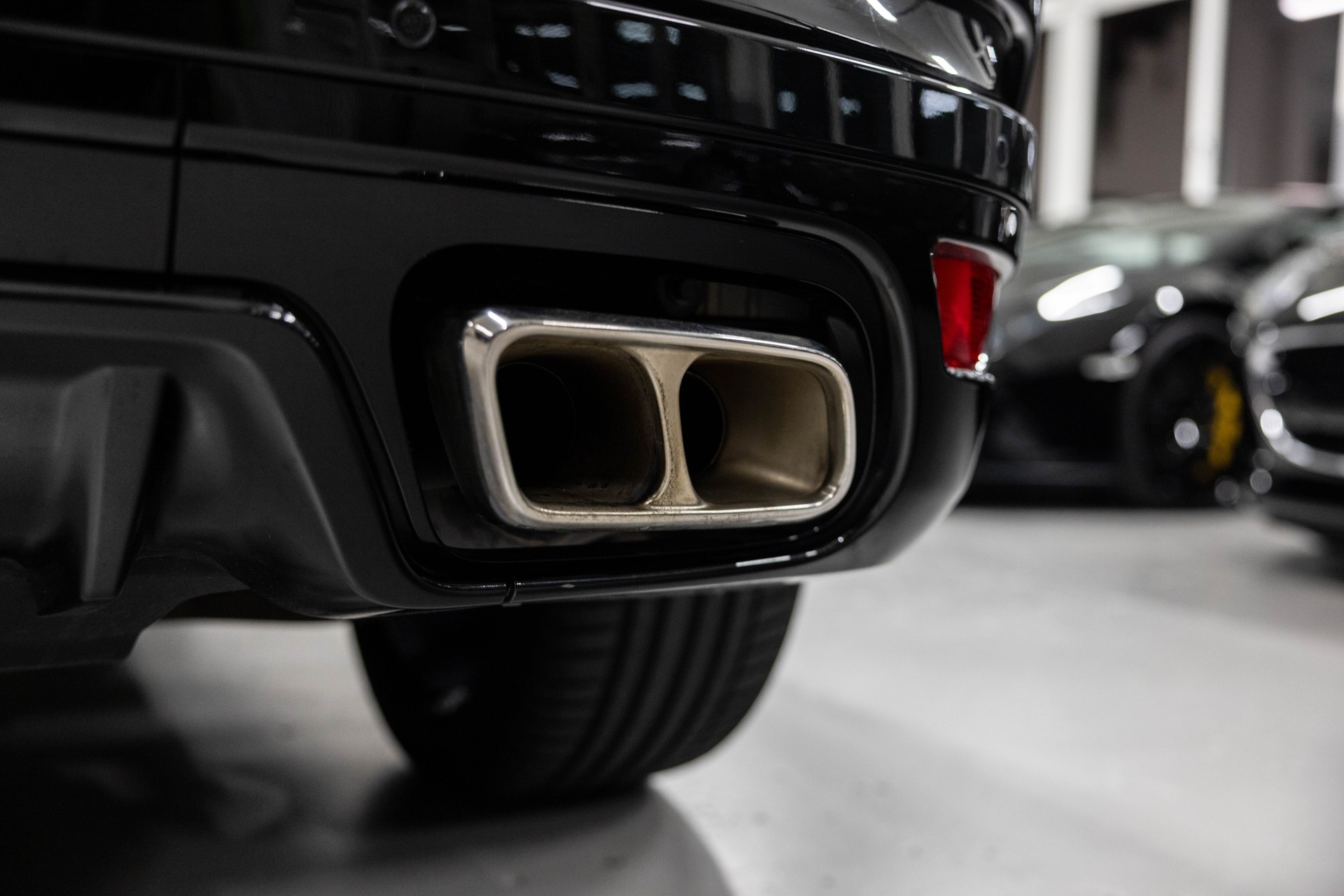 LAND ROVER Range Rover Sport 575 5.0 V8 S/C SVR Carbon Automatic-image-14