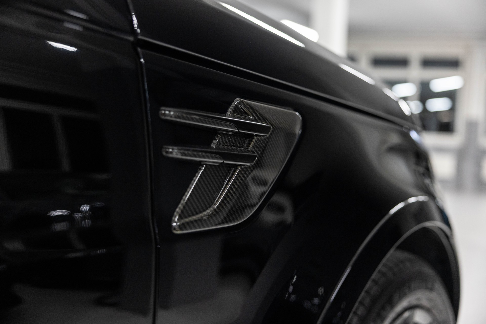 LAND ROVER Range Rover Sport 575 5.0 V8 S/C SVR Carbon Automatic-image-15