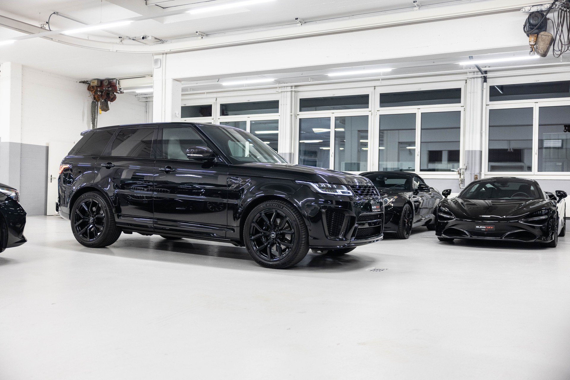LAND ROVER Range Rover Sport 575 5.0 V8 S/C SVR Carbon Automatic-image-0