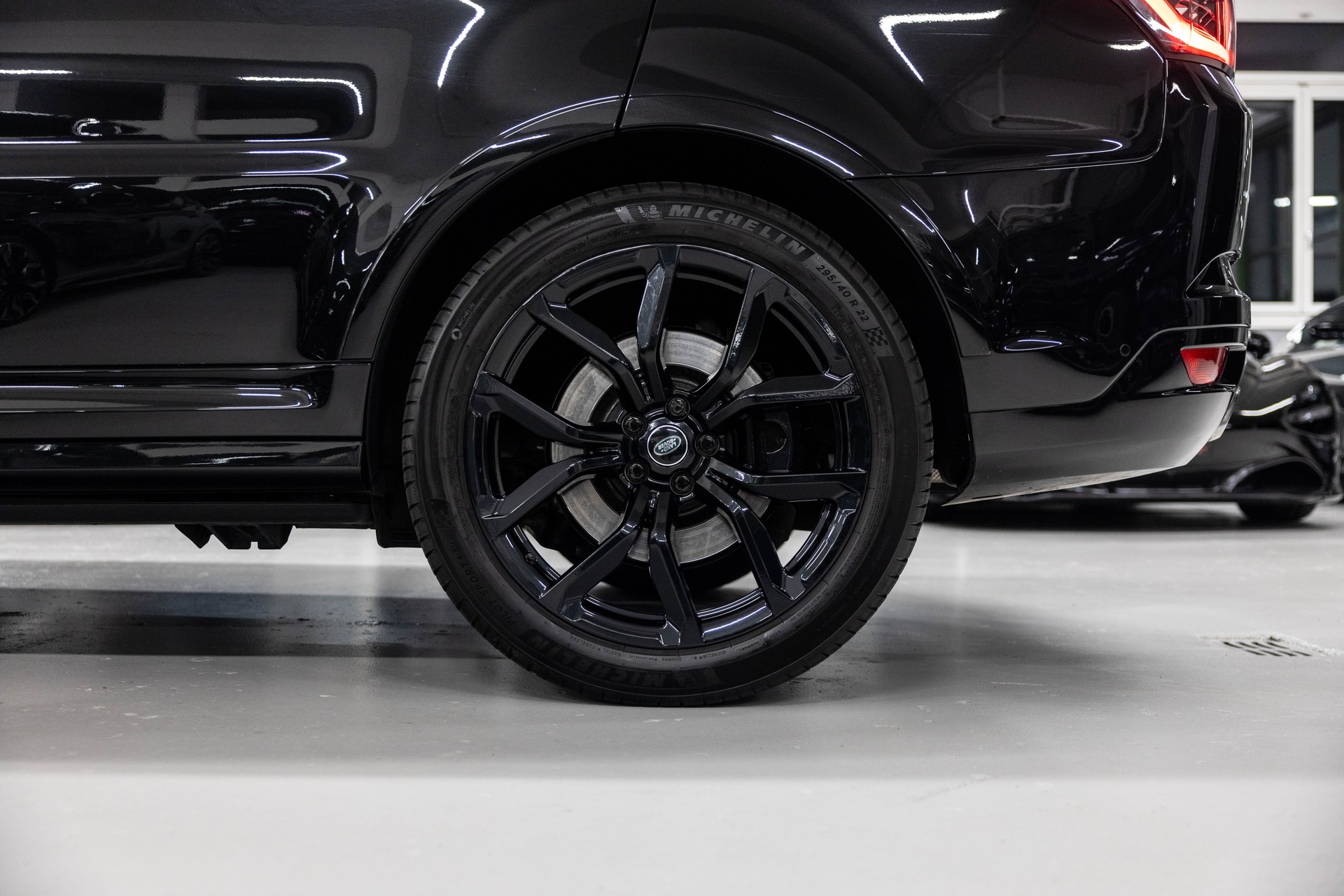 LAND ROVER Range Rover Sport 575 5.0 V8 S/C SVR Carbon Automatic-image-8