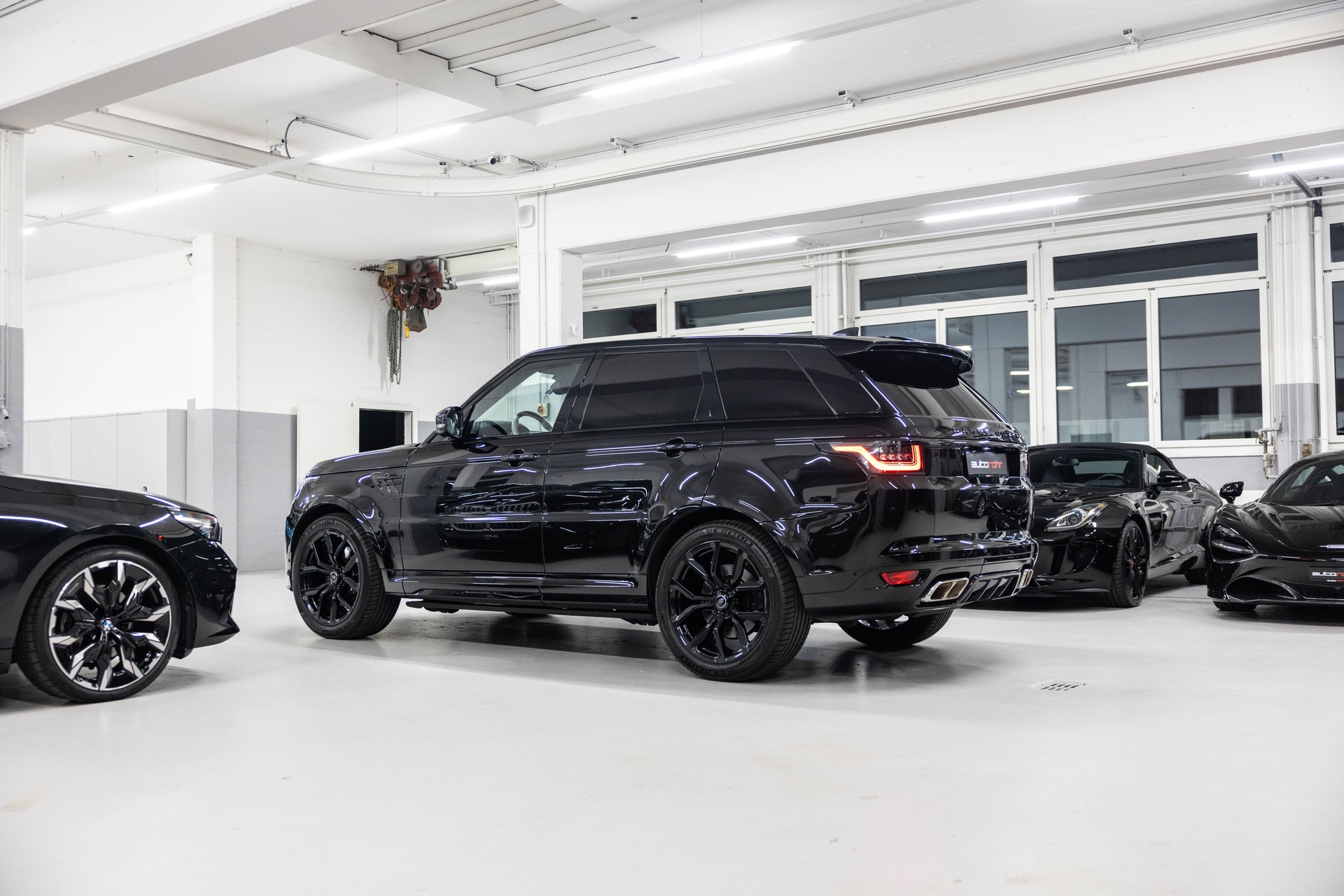 LAND ROVER Range Rover Sport 575 5.0 V8 S/C SVR Carbon Automatic-image-6