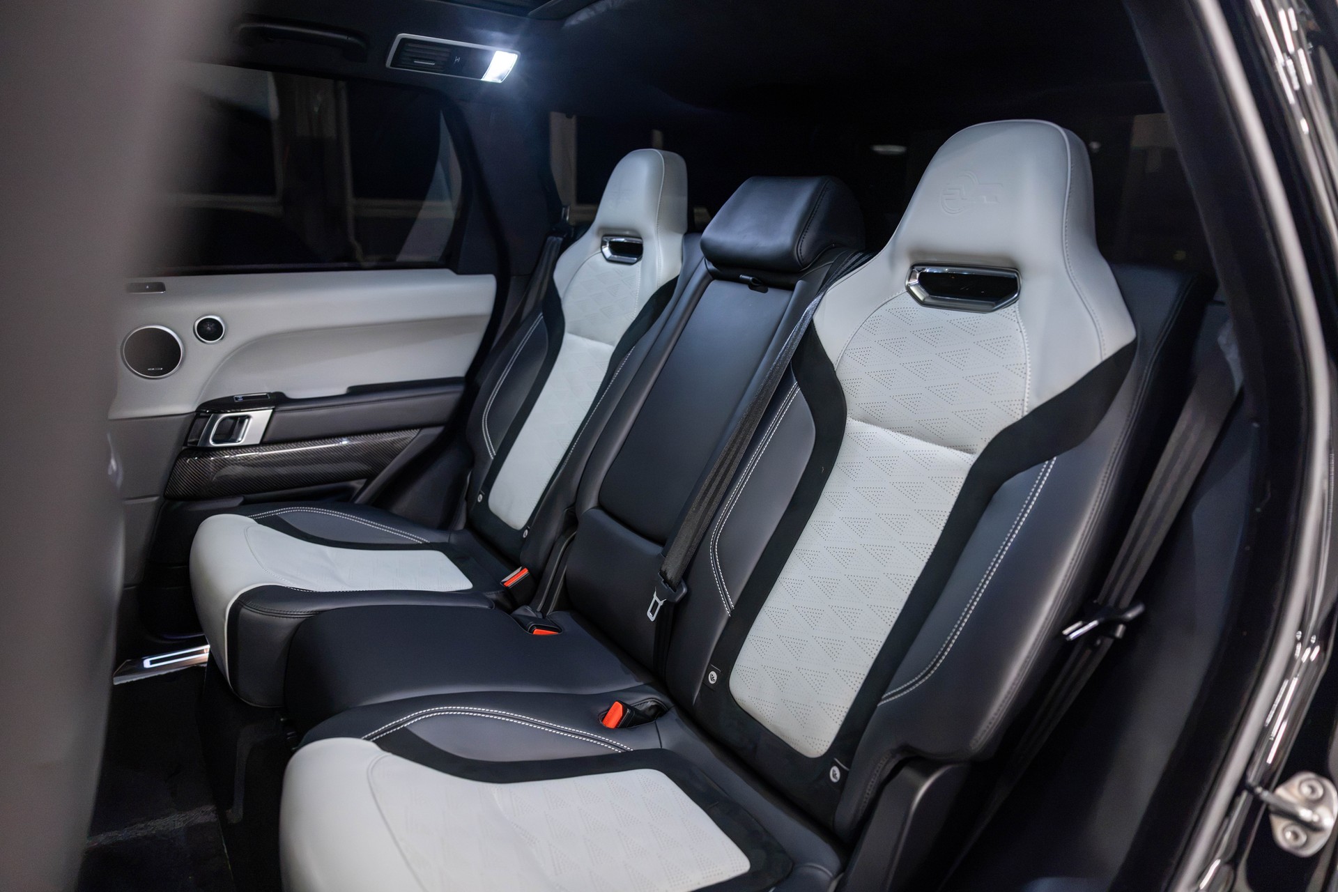 LAND ROVER Range Rover Sport 575 5.0 V8 S/C SVR Carbon Automatic-image-29