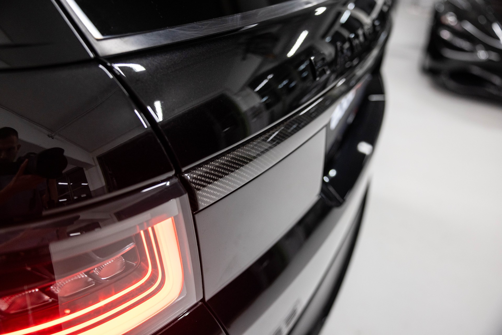 LAND ROVER Range Rover Sport 575 5.0 V8 S/C SVR Carbon Automatic-image-11