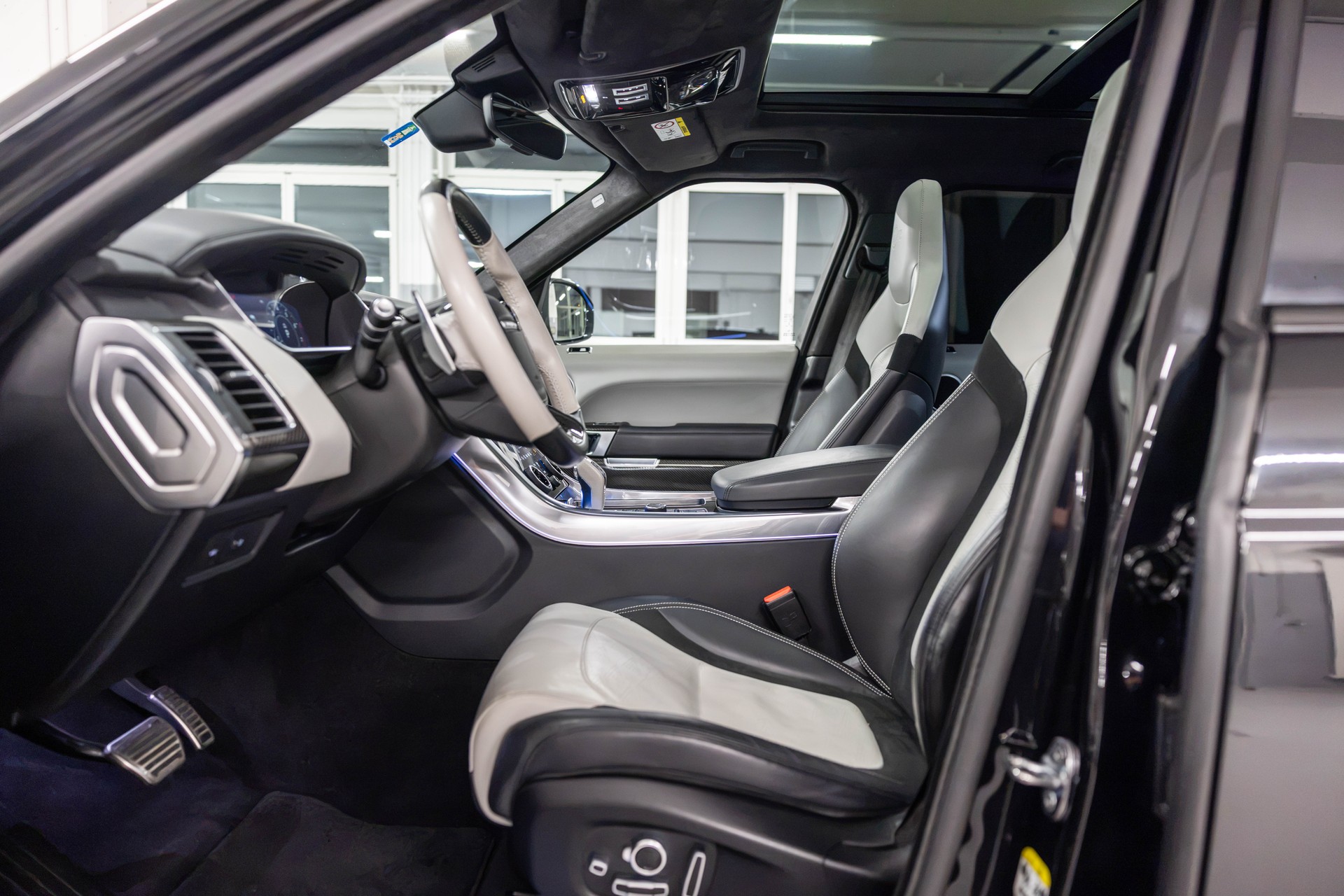 LAND ROVER Range Rover Sport 575 5.0 V8 S/C SVR Carbon Automatic-image-23