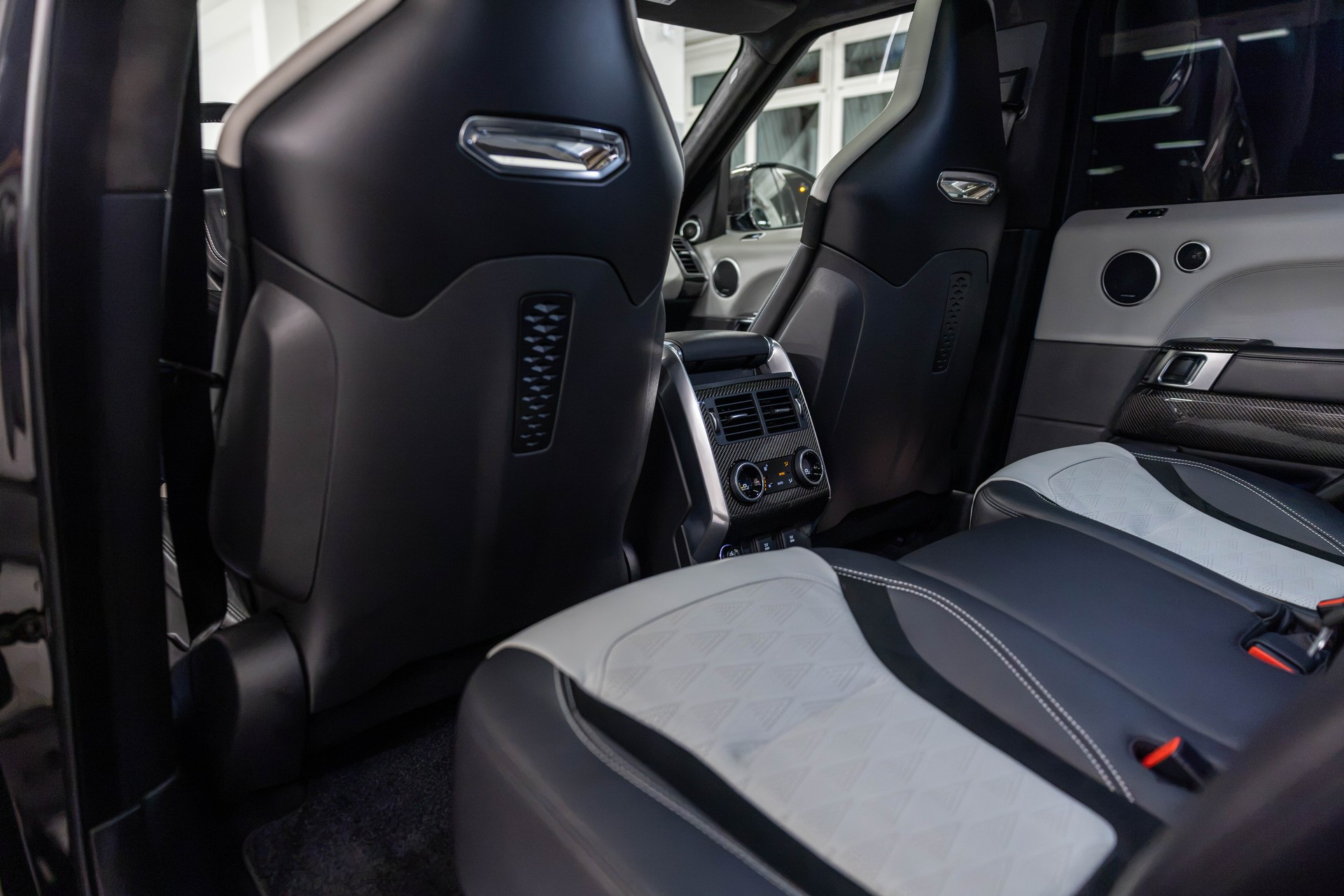 LAND ROVER Range Rover Sport 575 5.0 V8 S/C SVR Carbon Automatic-image-27