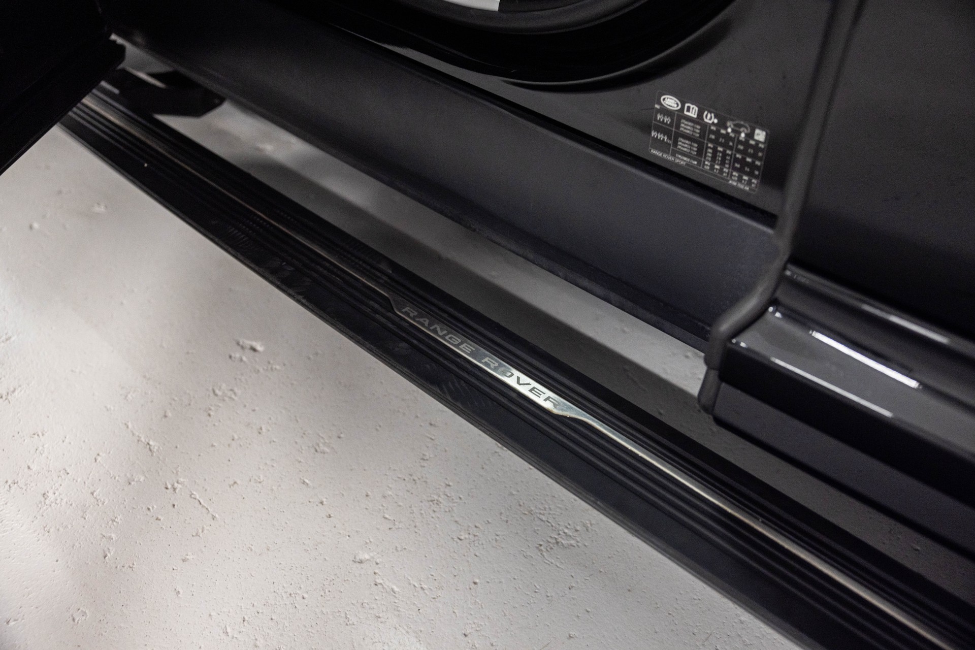 LAND ROVER Range Rover Sport 575 5.0 V8 S/C SVR Carbon Automatic-image-10