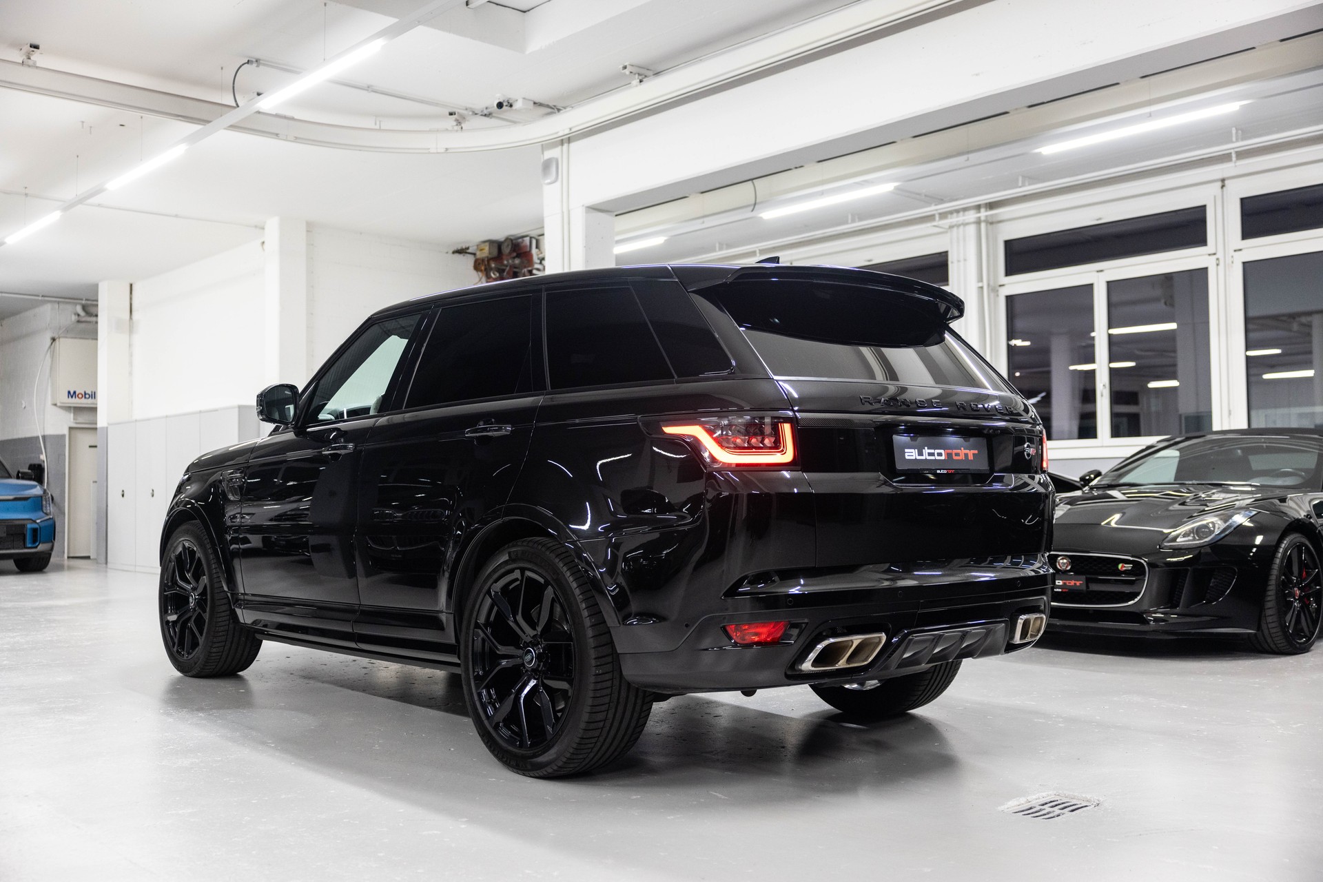 LAND ROVER Range Rover Sport 575 5.0 V8 S/C SVR Carbon Automatic-image-5