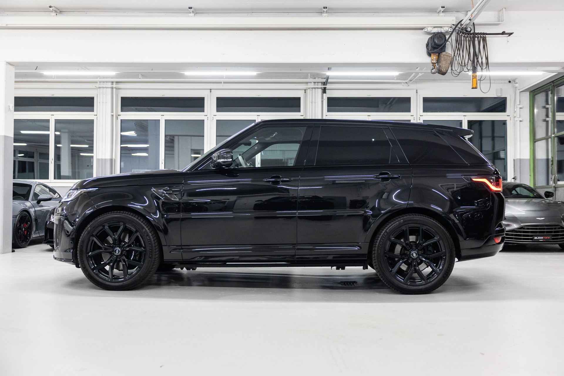 LAND ROVER Range Rover Sport 575 5.0 V8 S/C SVR Carbon Automatic-image-7