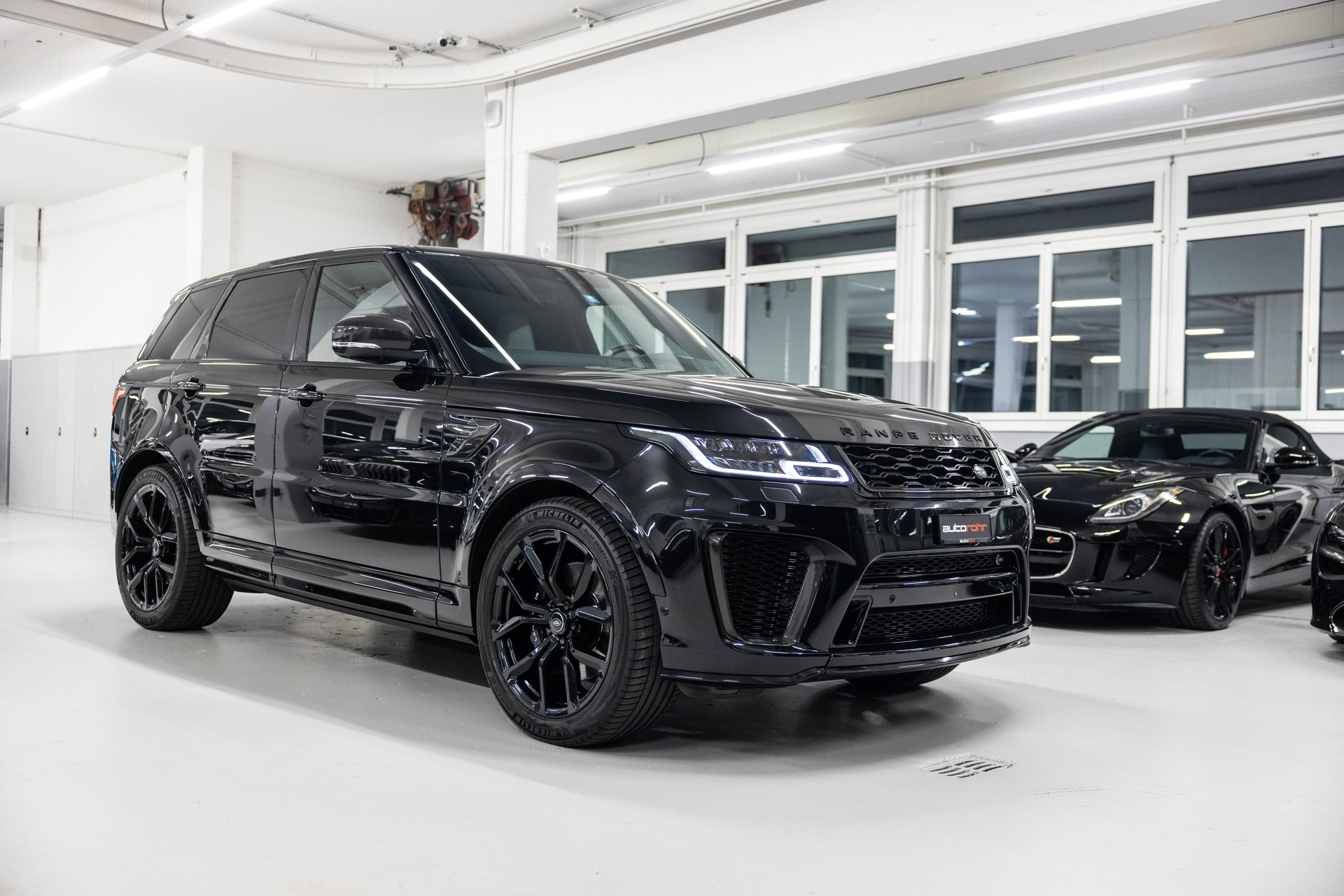 LAND ROVER Range Rover Sport 575 5.0 V8 S/C SVR Carbon Automatic-image-2